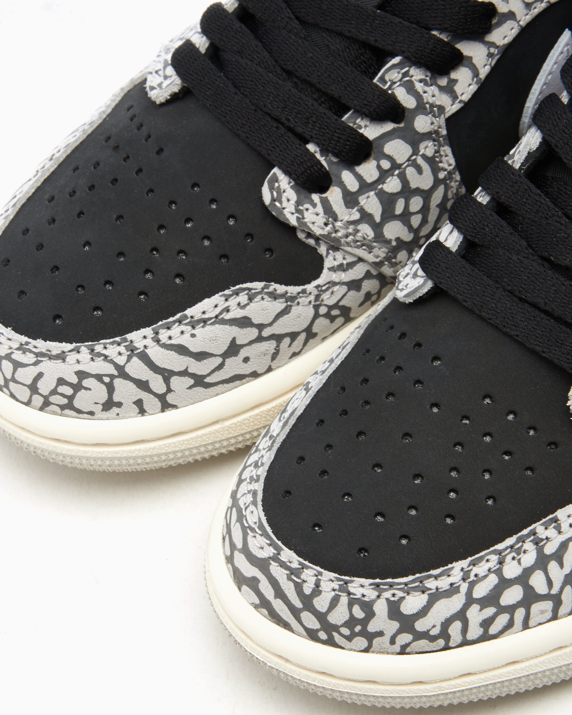 Air Jordan 1 Retro Low OG Black Cement Schwarz CZ0790 001 FOOTDISTRICT