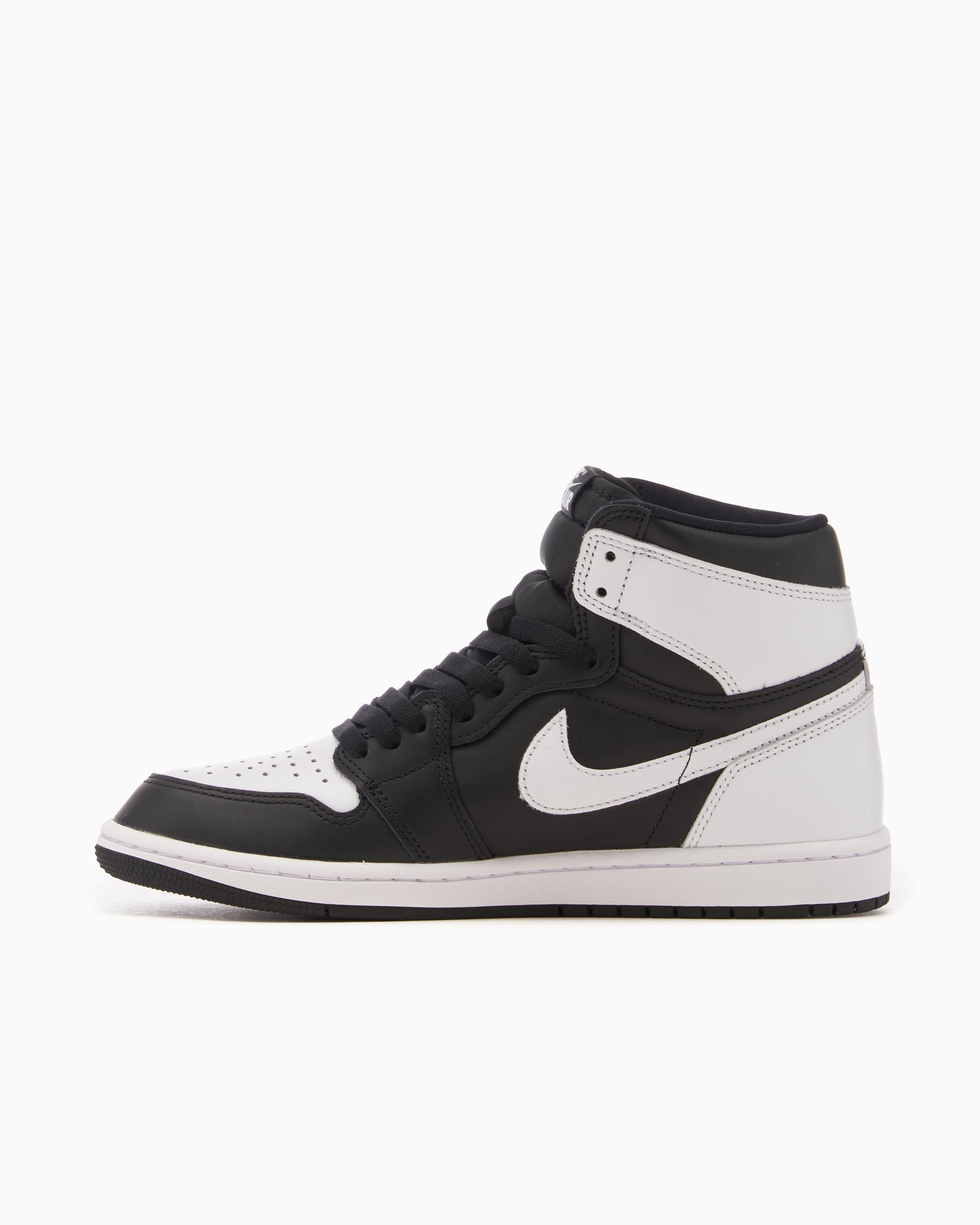 Air Jordan 1 Retro High OG Negro Blanco DZ5485 010 FOOTDISTRICT