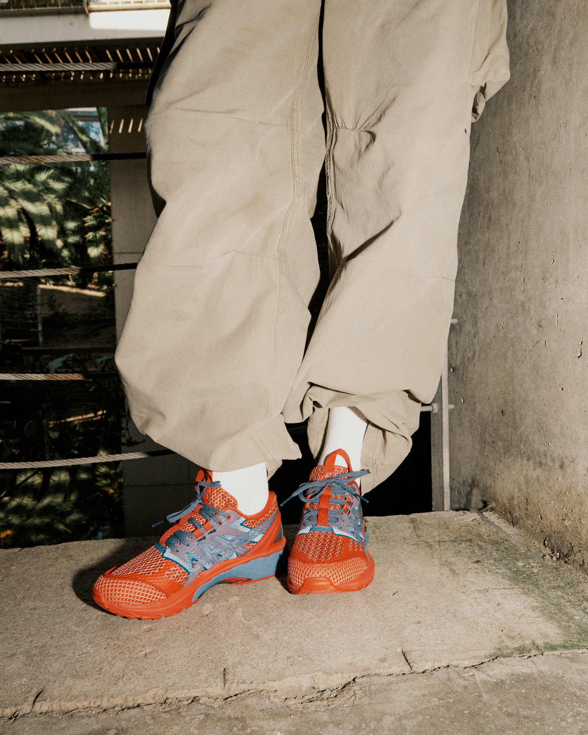 スニーカー asics SS24 'US4-S GEL-TERRAIN' sneakers (1203A394 600) ASICS US4-S Gel-Terrain Gray, Red 1203A394-600 | FOOTDISTRICT
