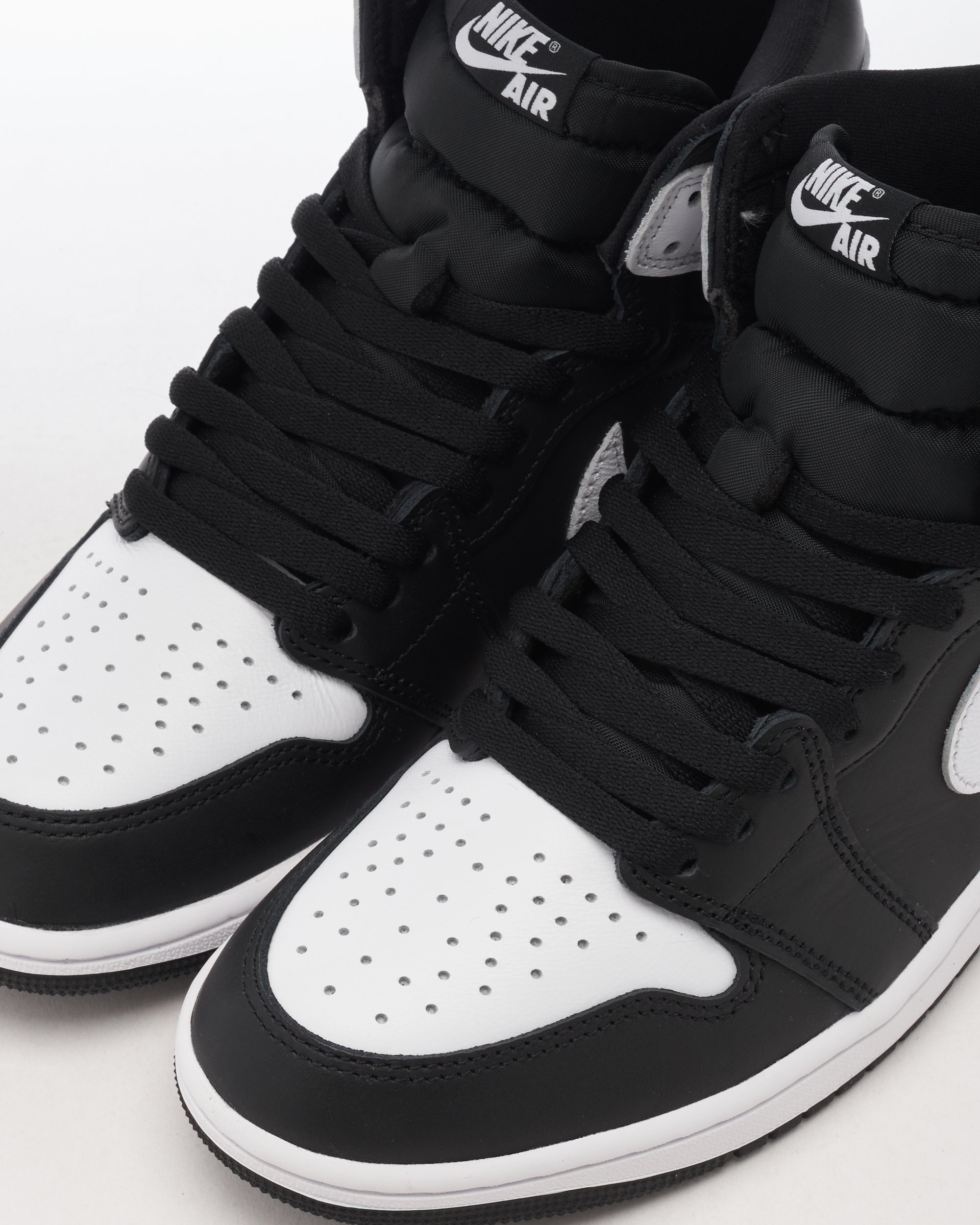 Air Jordan 1 Retro High OG Nero Bianco DZ5485 010 FOOTDISTRICT