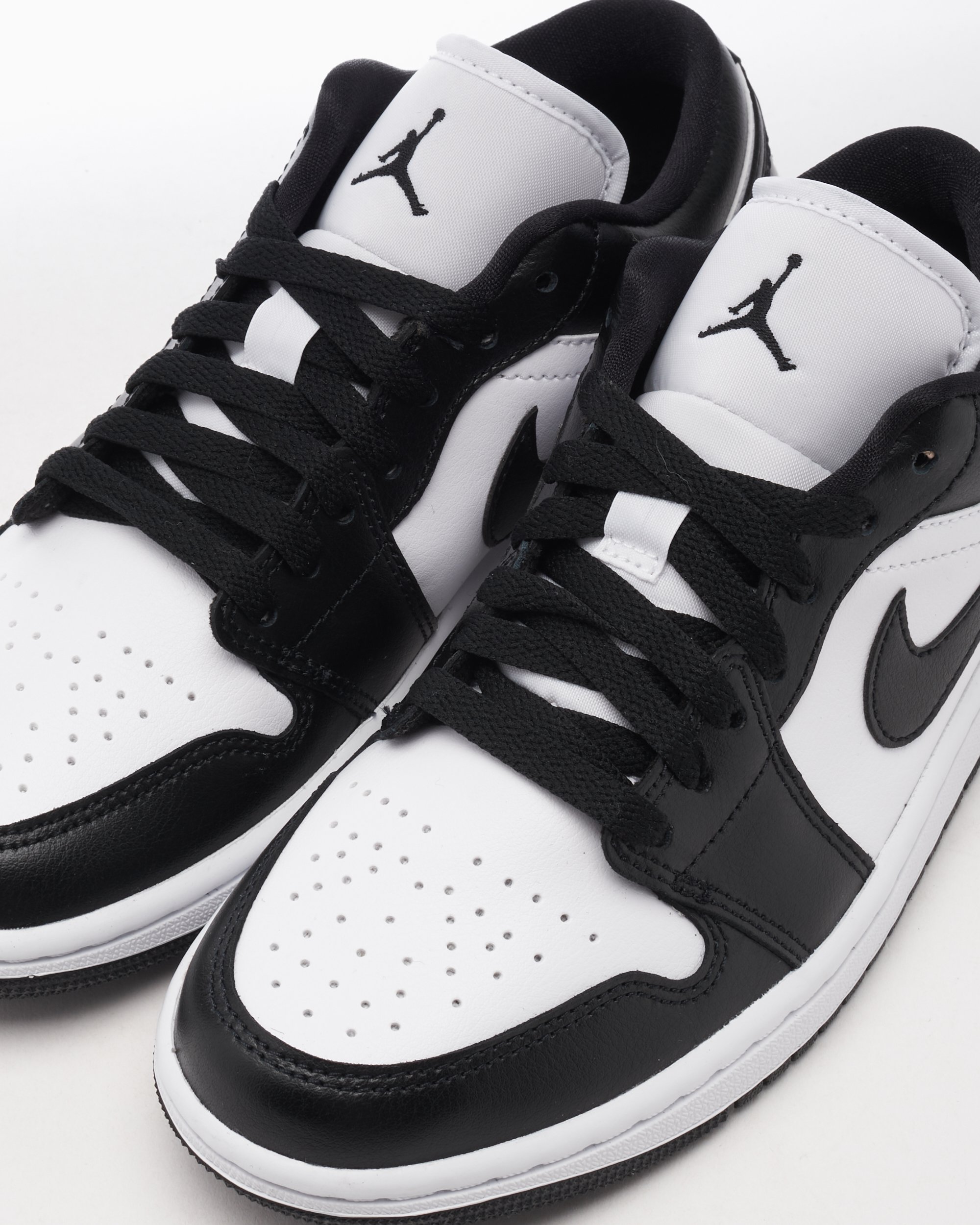 Air Jordan Women s 1 Low Panda Schwarz DC0774 101 FOOTDISTRICT
