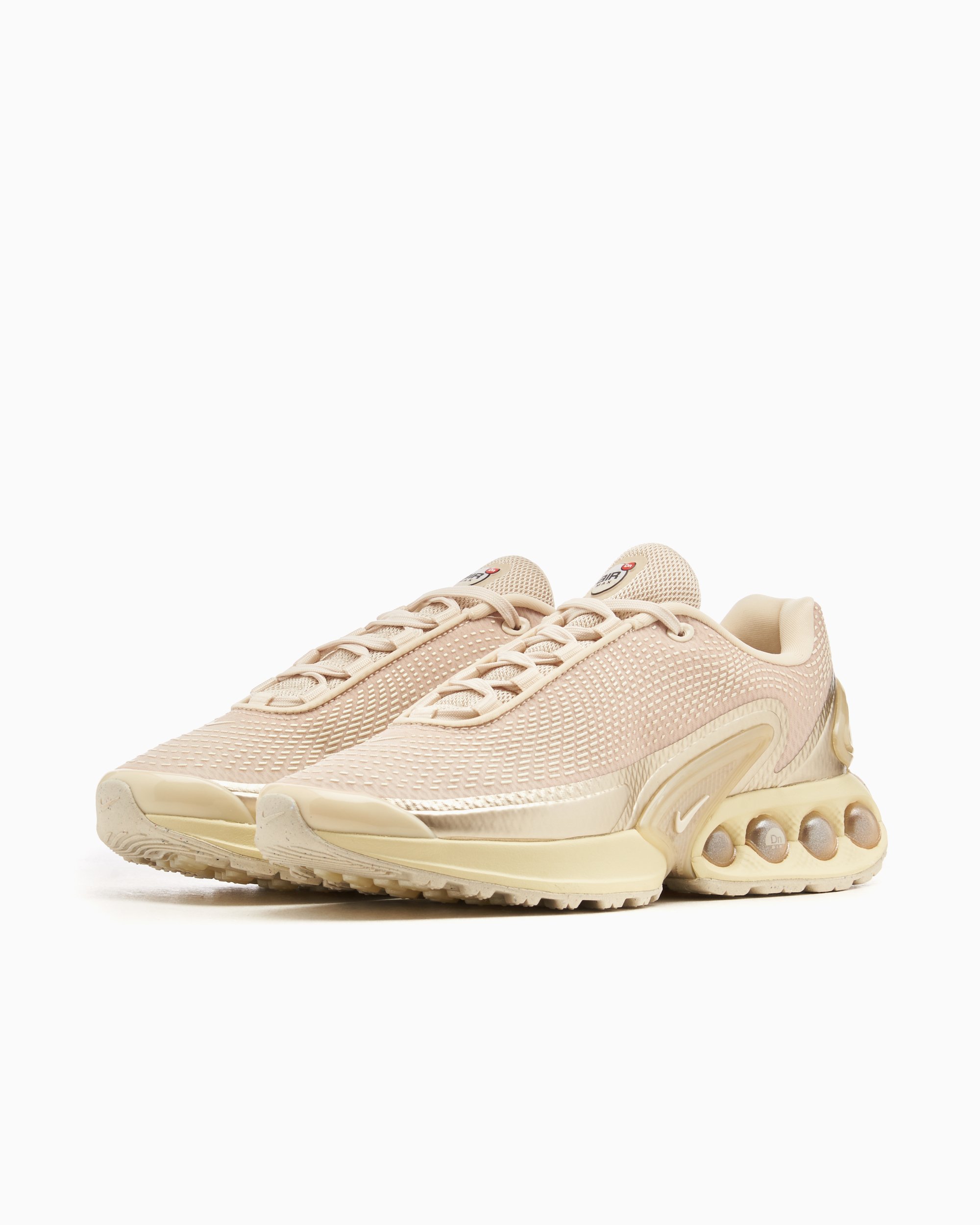 W Nike Air Max DN HV4861-201 27センチ Nike Women's Air Max Dn Goudkleurig HV4861-200 | FOOTDISTRICT