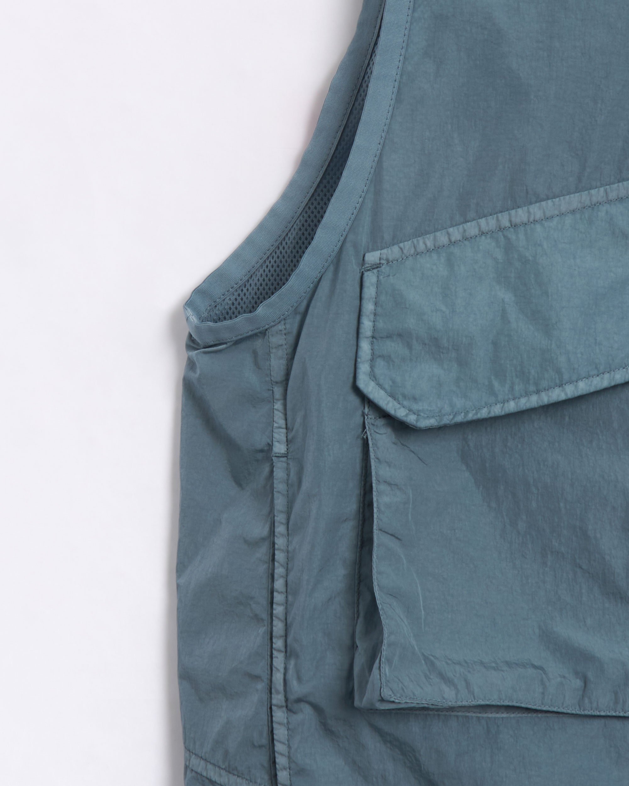 CP Company Men's Vest Blue 18CMVE012A005904G-872 | FOOTDISTRICT