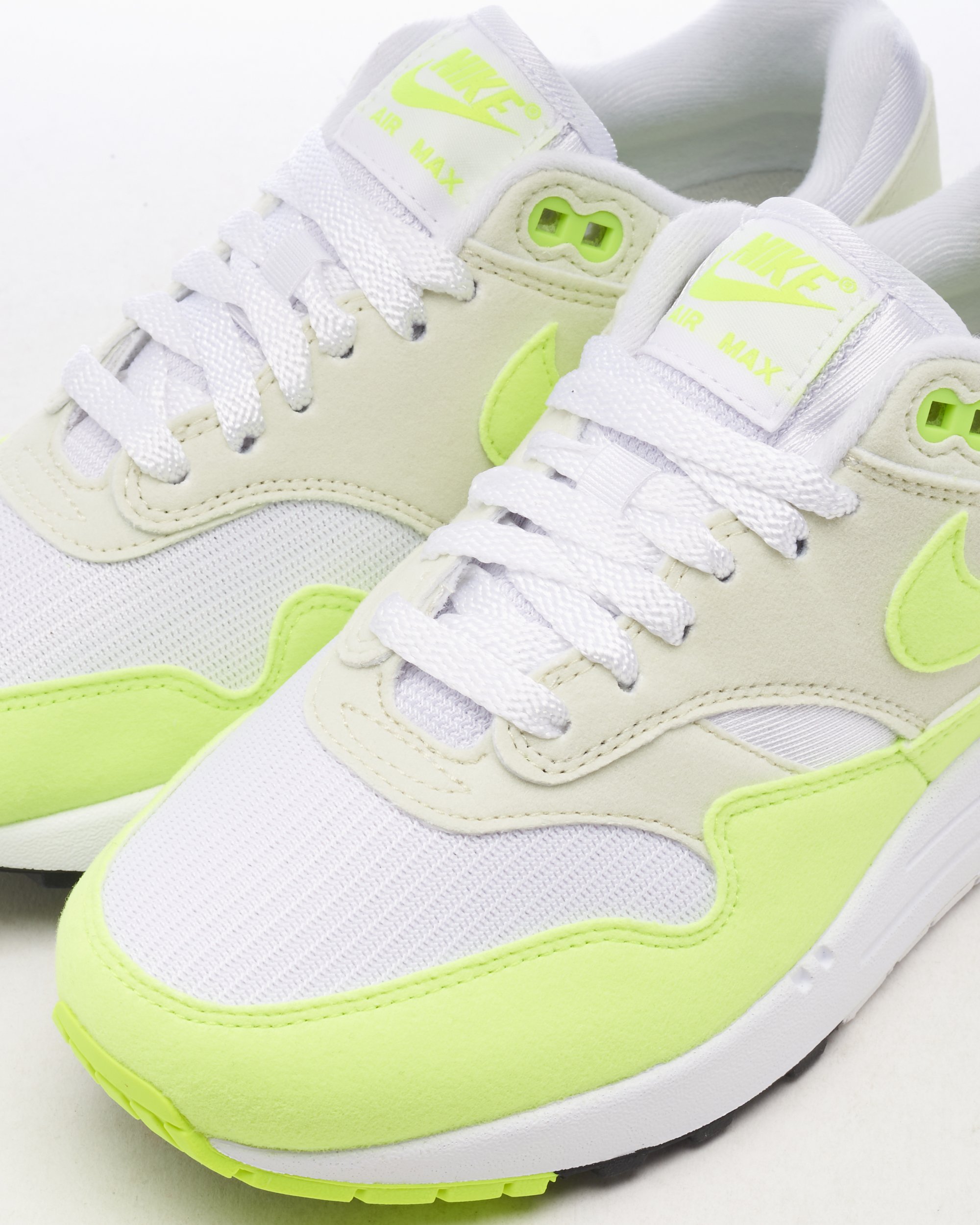 Nike air sales max mostaza mujer
