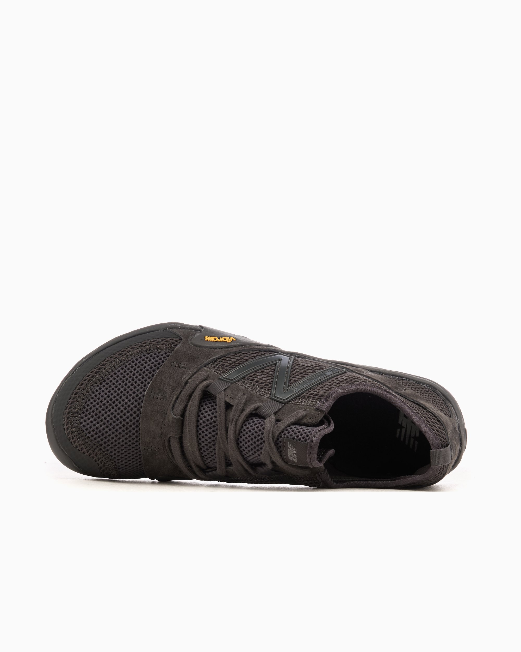 New Balance MT10 OAC Vibram Black MT10OAC | FOOTDISTRICT