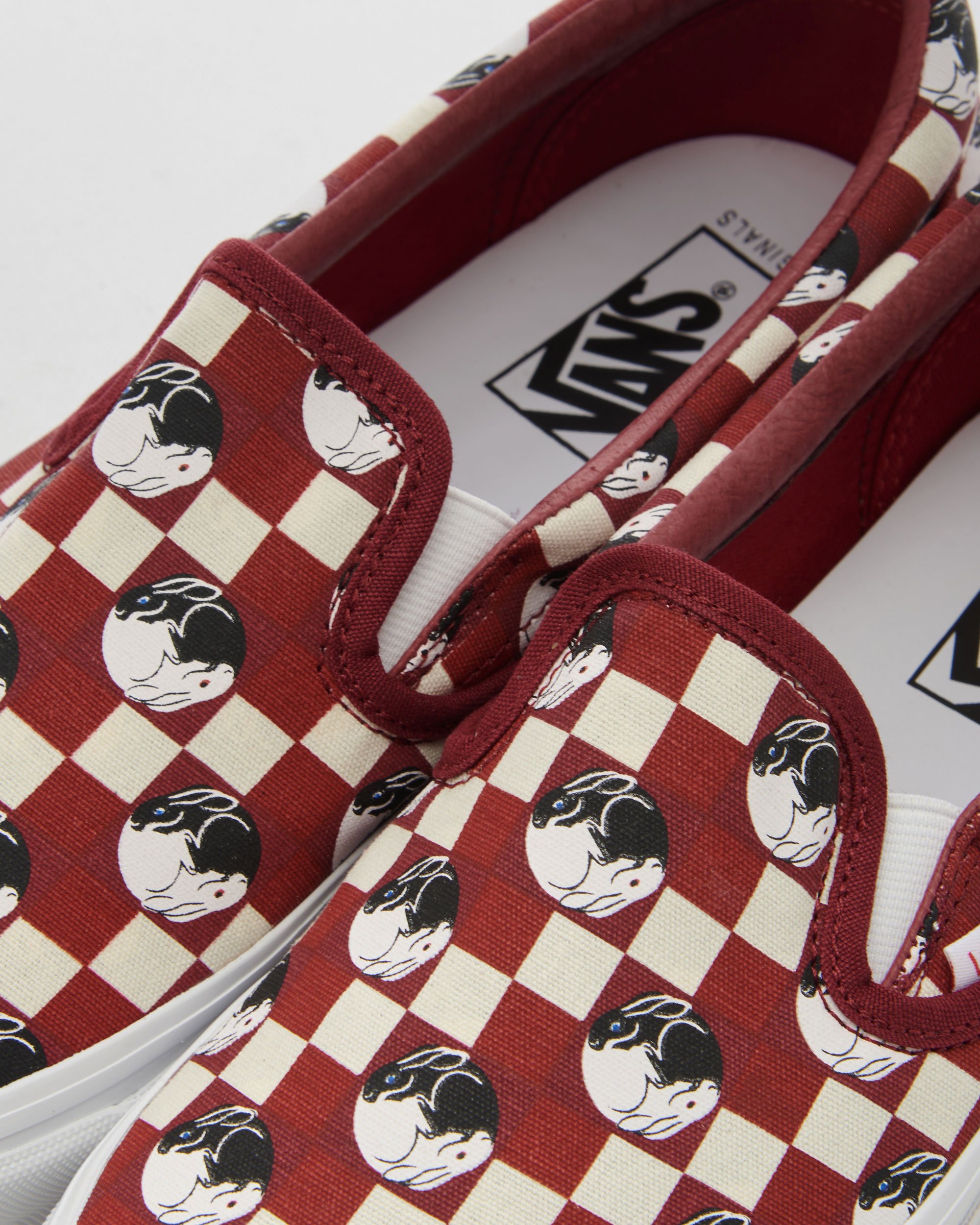 Vans UA OG Classic Slip On LX Year Of The Rabbit Rouge VN0A32QNRED1 FOOTDISTRICT