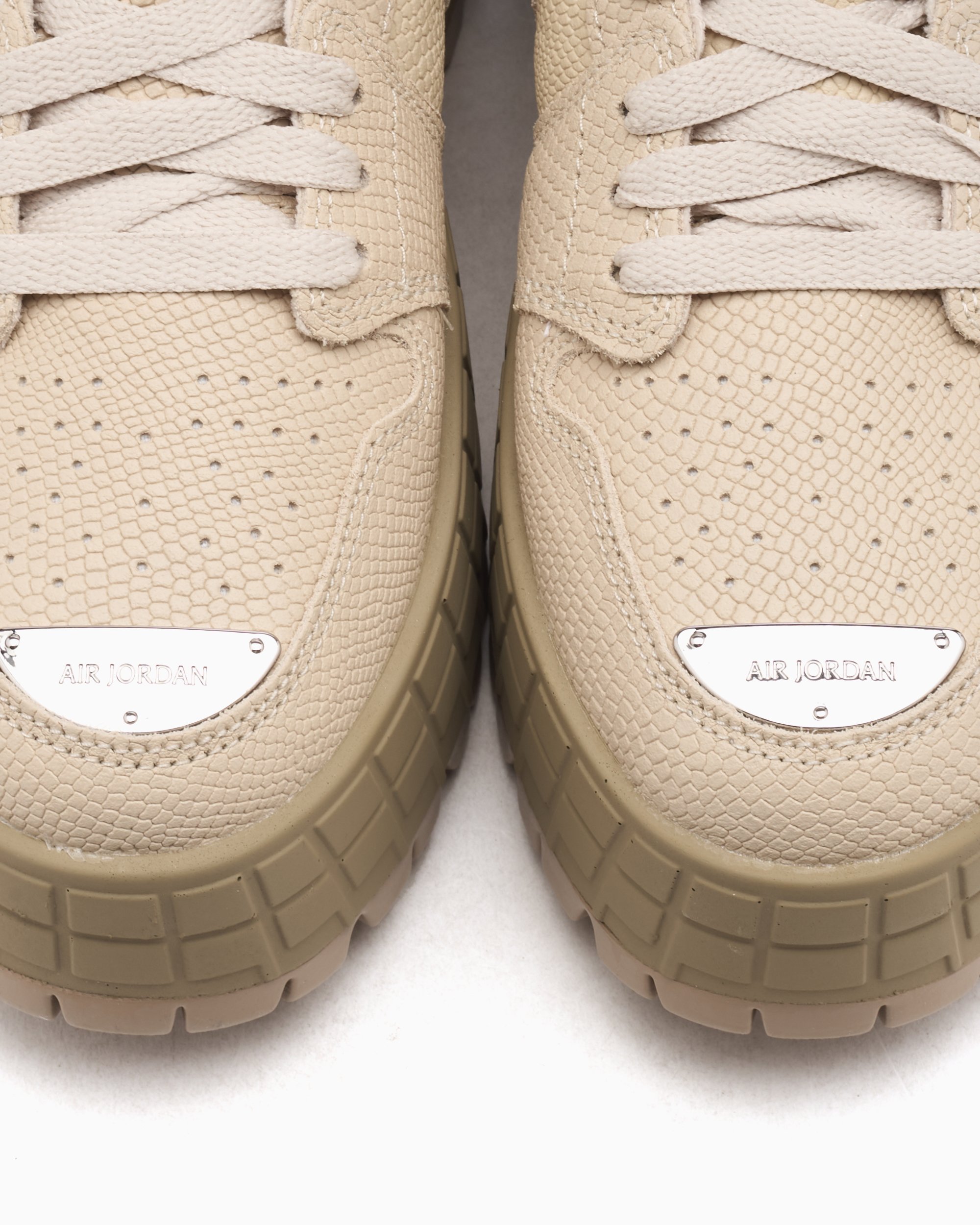 Air Jordan Women's 1 Brooklyn Low Beige HF3184-200 | FOOTDISTRICT