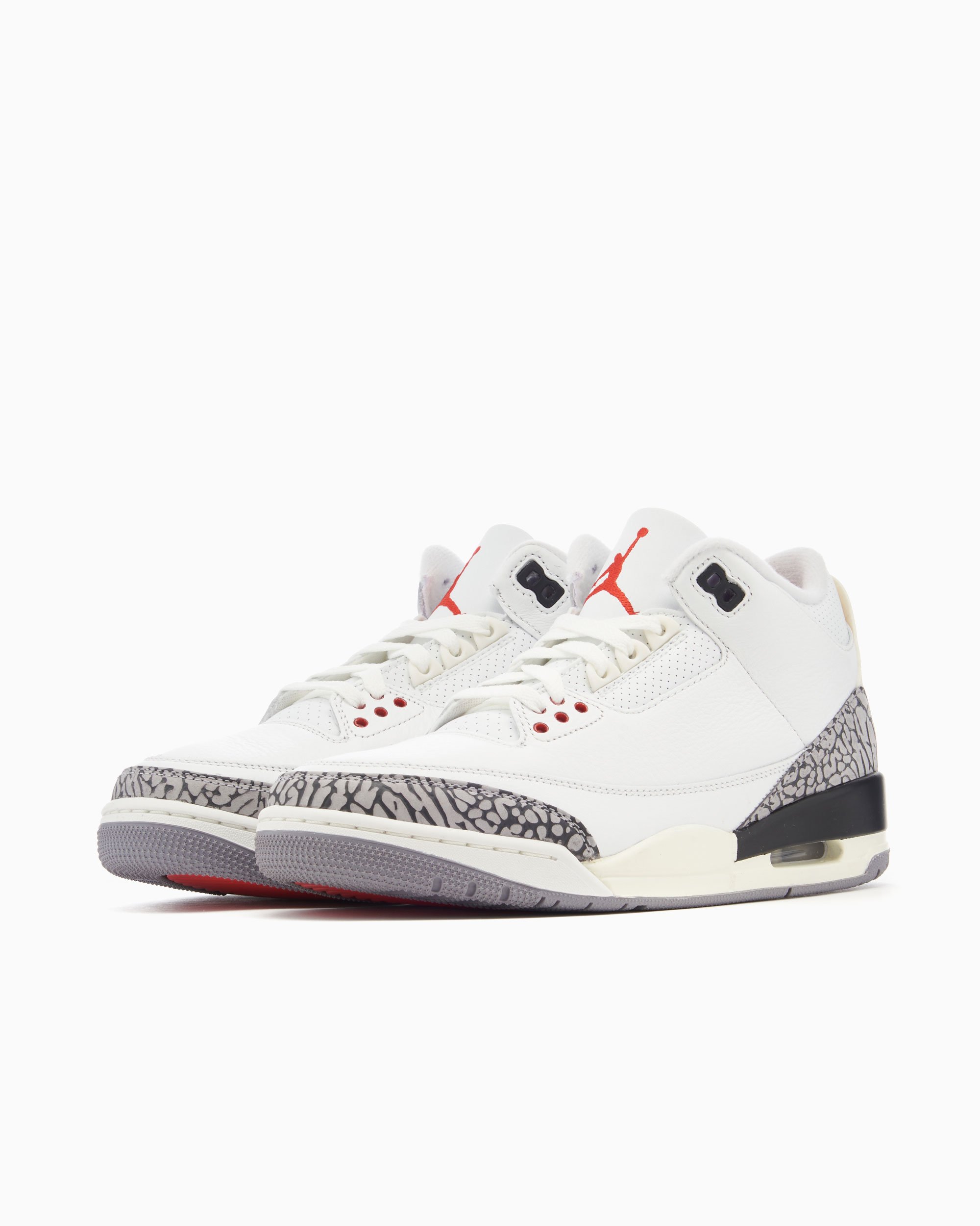 Air Jordan 3 Retro White Cement Reimagined WeiB DN3707 100 FOOTDISTRICT