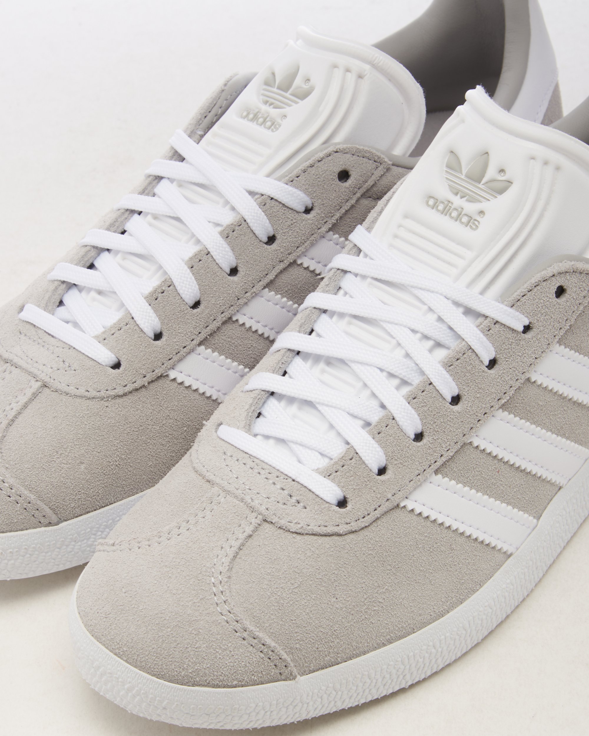 Adidas gazelle hot sale cinza feminino
