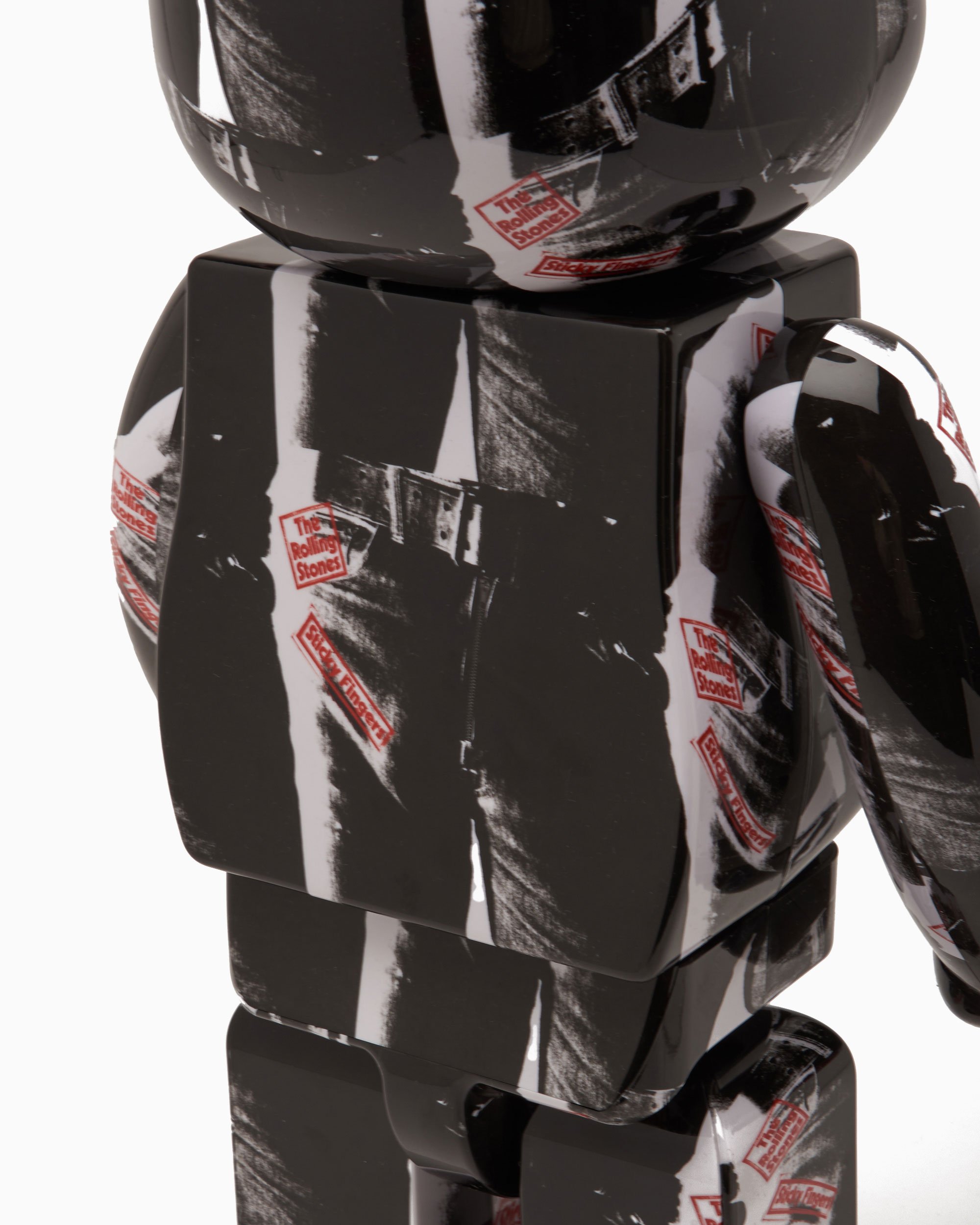 Medicom Toy Black F231000WRS-ASS | FOOTDISTRICT
