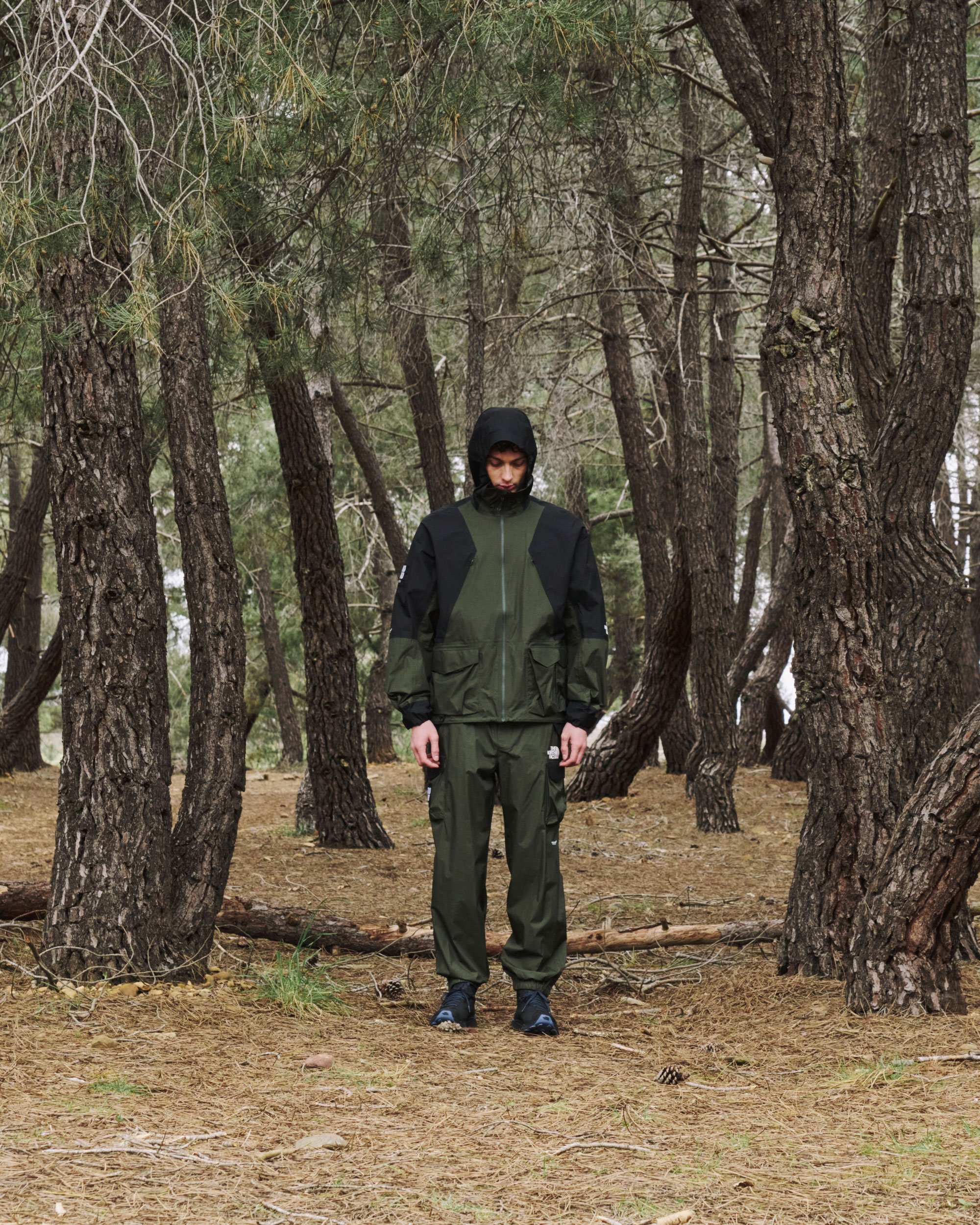 The North Face x Undercover Soukuu Men s Hike Packable Mountain Light Shell Jacket Grun NF0A87UER0U1 FOOTDISTRICT