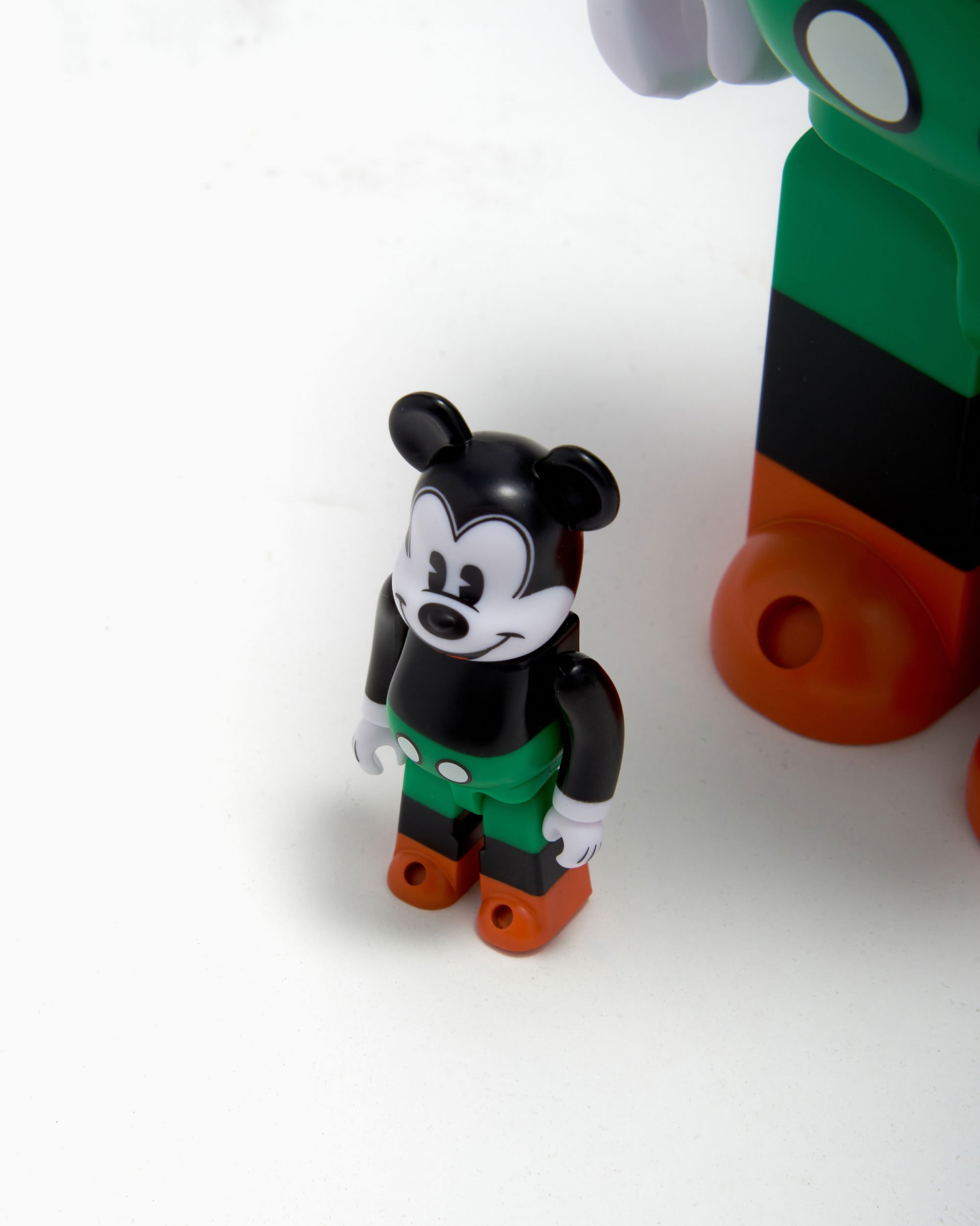 Medicom Toy Be@rbrick Mickey Mouse 1930'S Poster 100%+400% Black  S2314MMPOSTER-ASS | FOOTDISTRICT