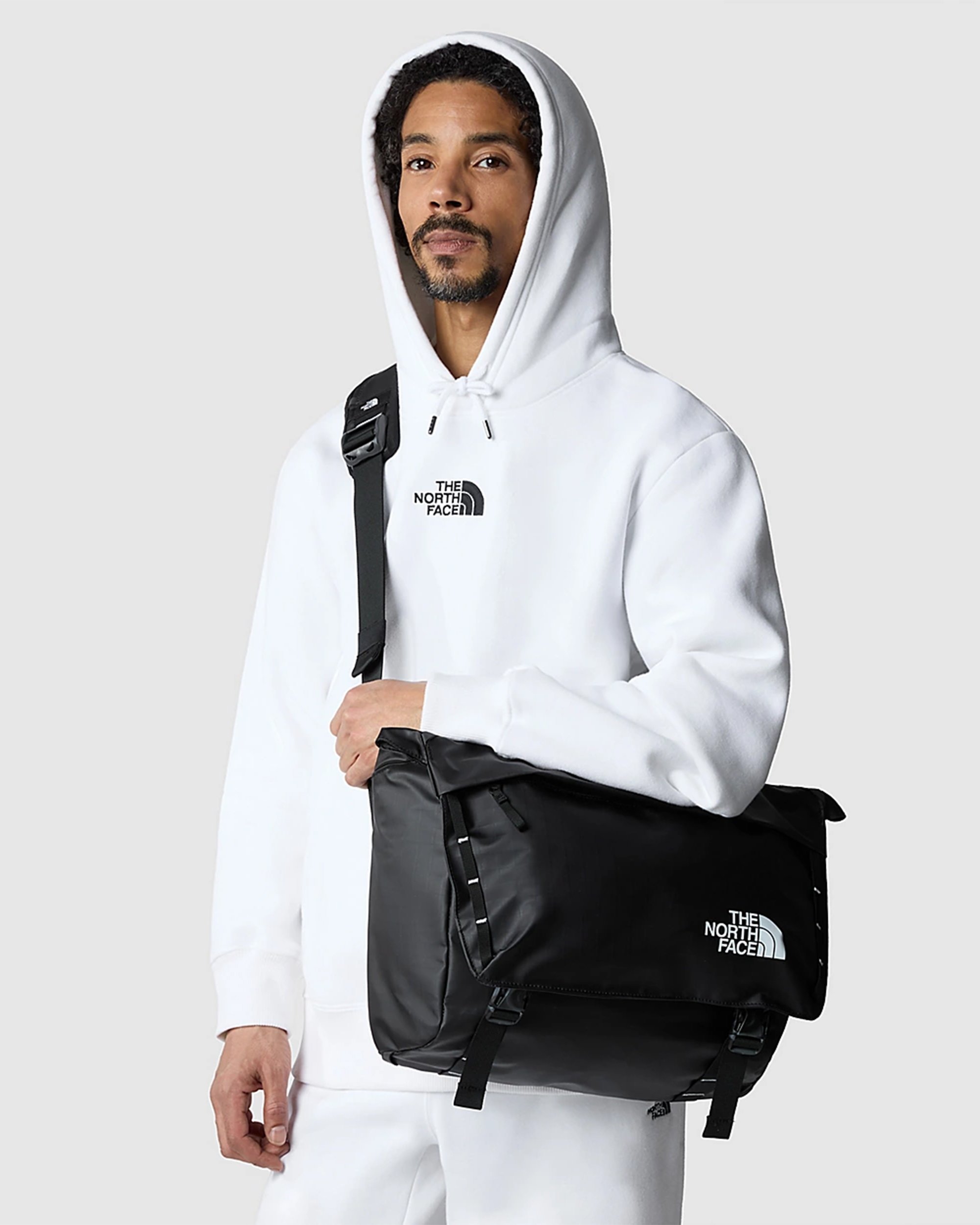 The North Face Base Camp Unisex Voyager Messenger Bag Schwarz NF0A81DPKY41 FOOTDISTRICT