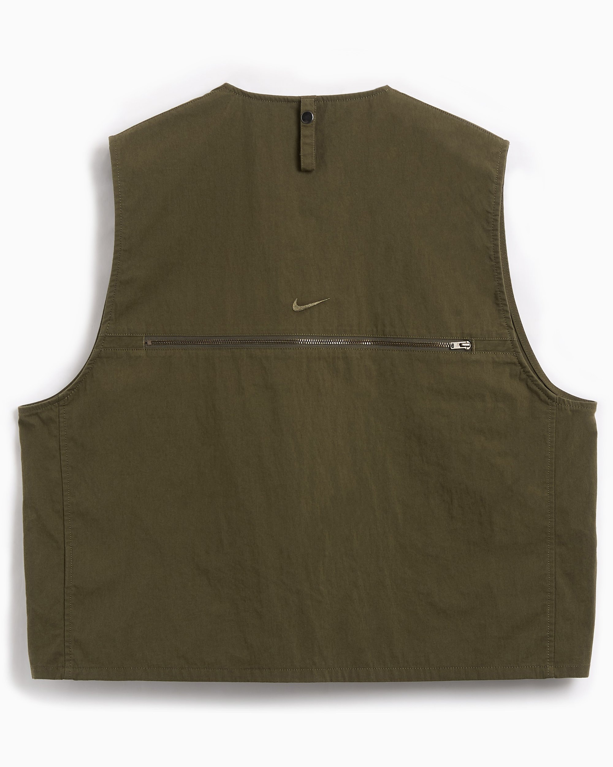 Nike Life Men s Utility Vest Grun FN3214 325 FOOTDISTRICT