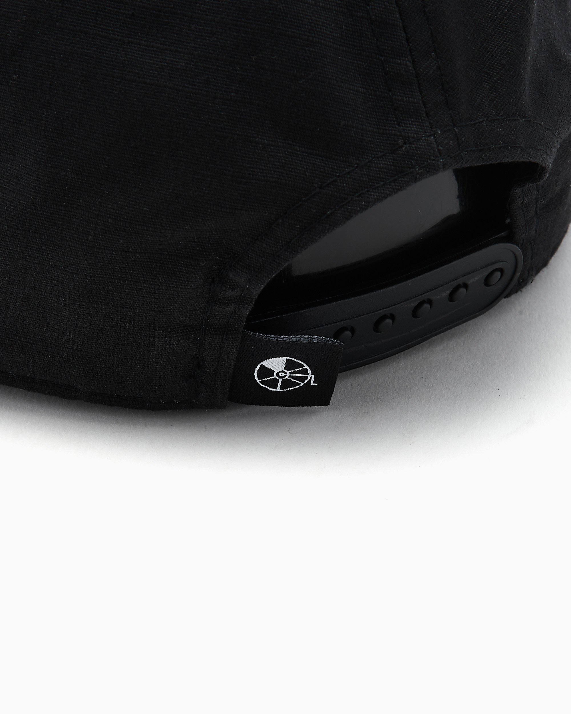 New Era x FOOTDISTRICT 10th Anniversary 9FIFTY Retro Crown Unisex Cap  Schwarz 13114732 | FOOTDISTRICT