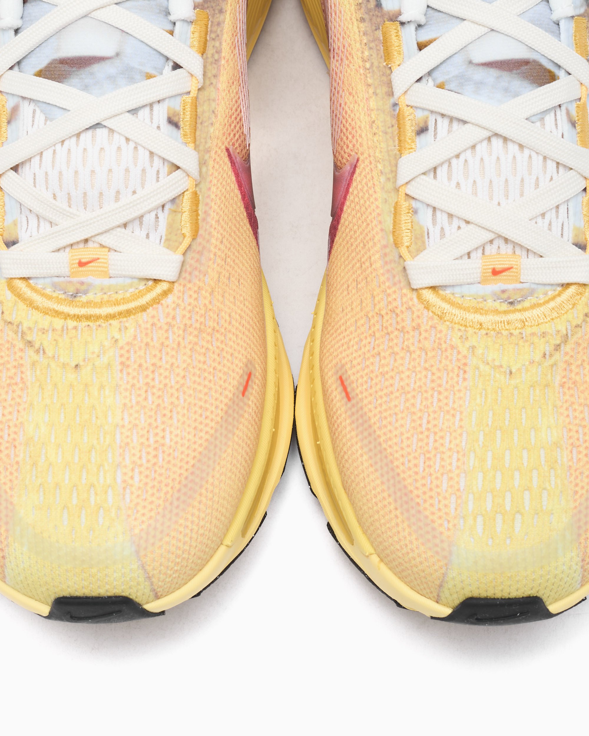 Nike vomero 18ホワイト/イエロー Nike Vomero 18 GS Phantom Hyper Crimson Kids Youth Running