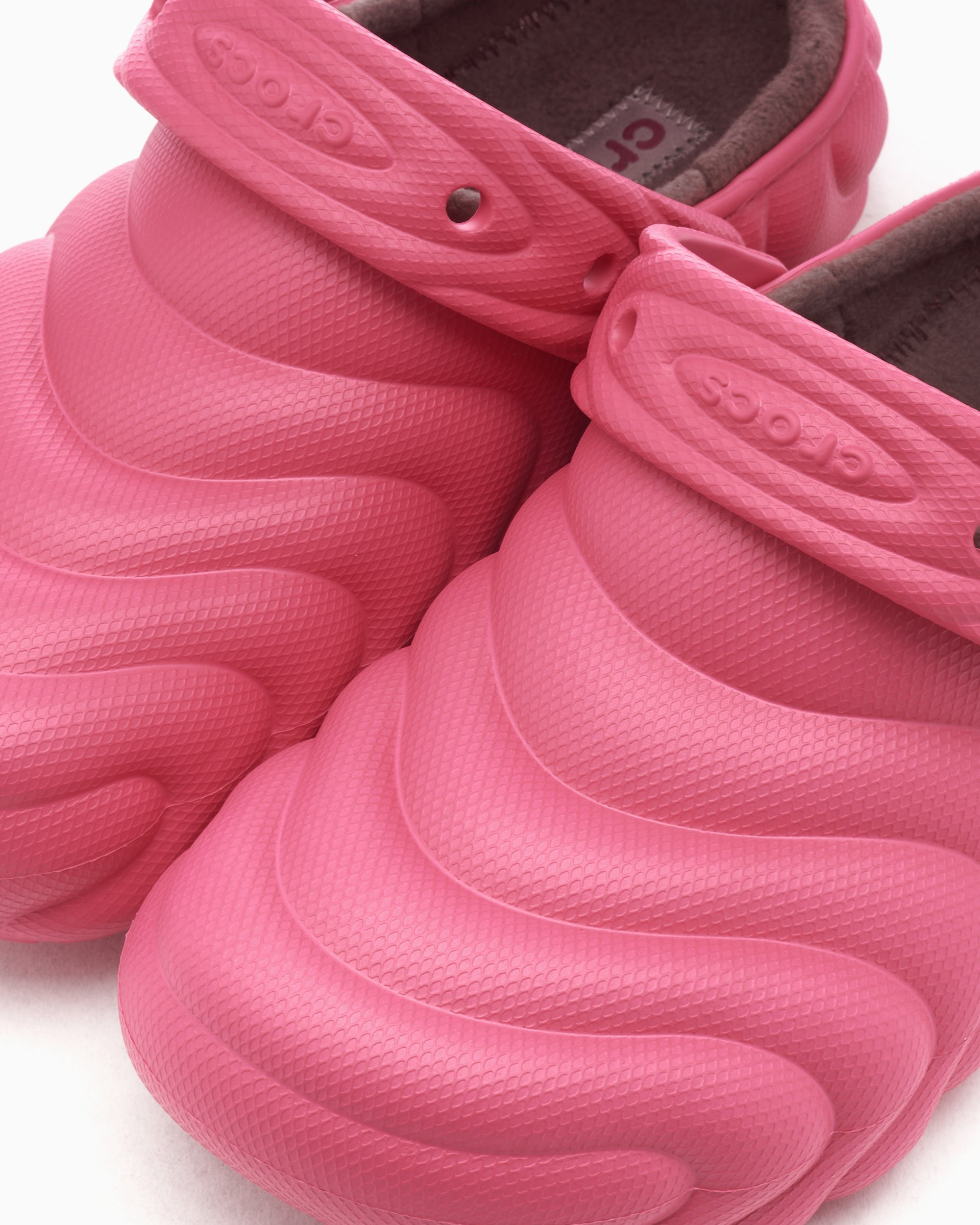 Crocs Classic Lined Overpuff Clog Pink 210059 6ZQ FOOTDISTRICT