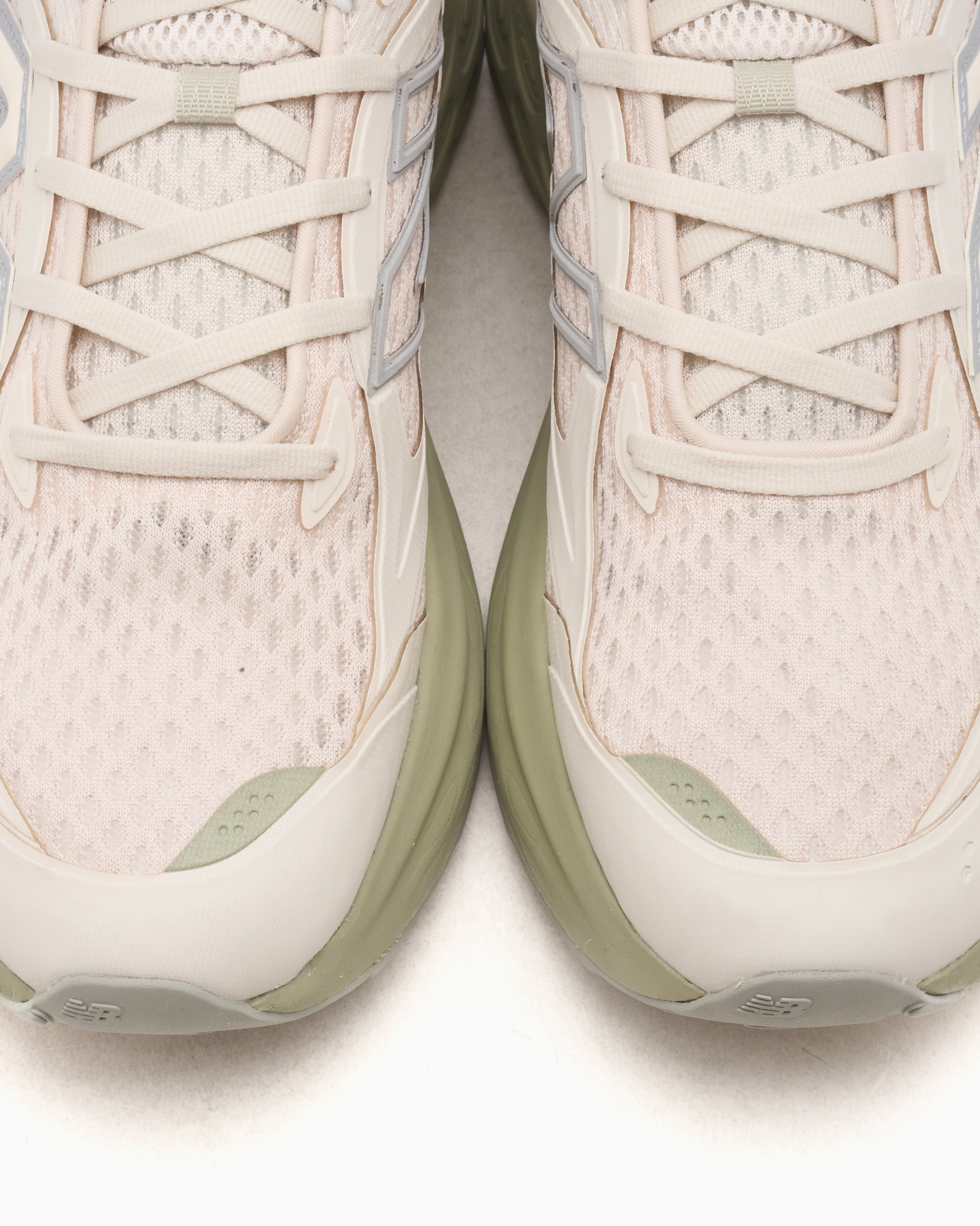 New Balance UTRN WA Beige UTRNWA | FOOTDISTRICT