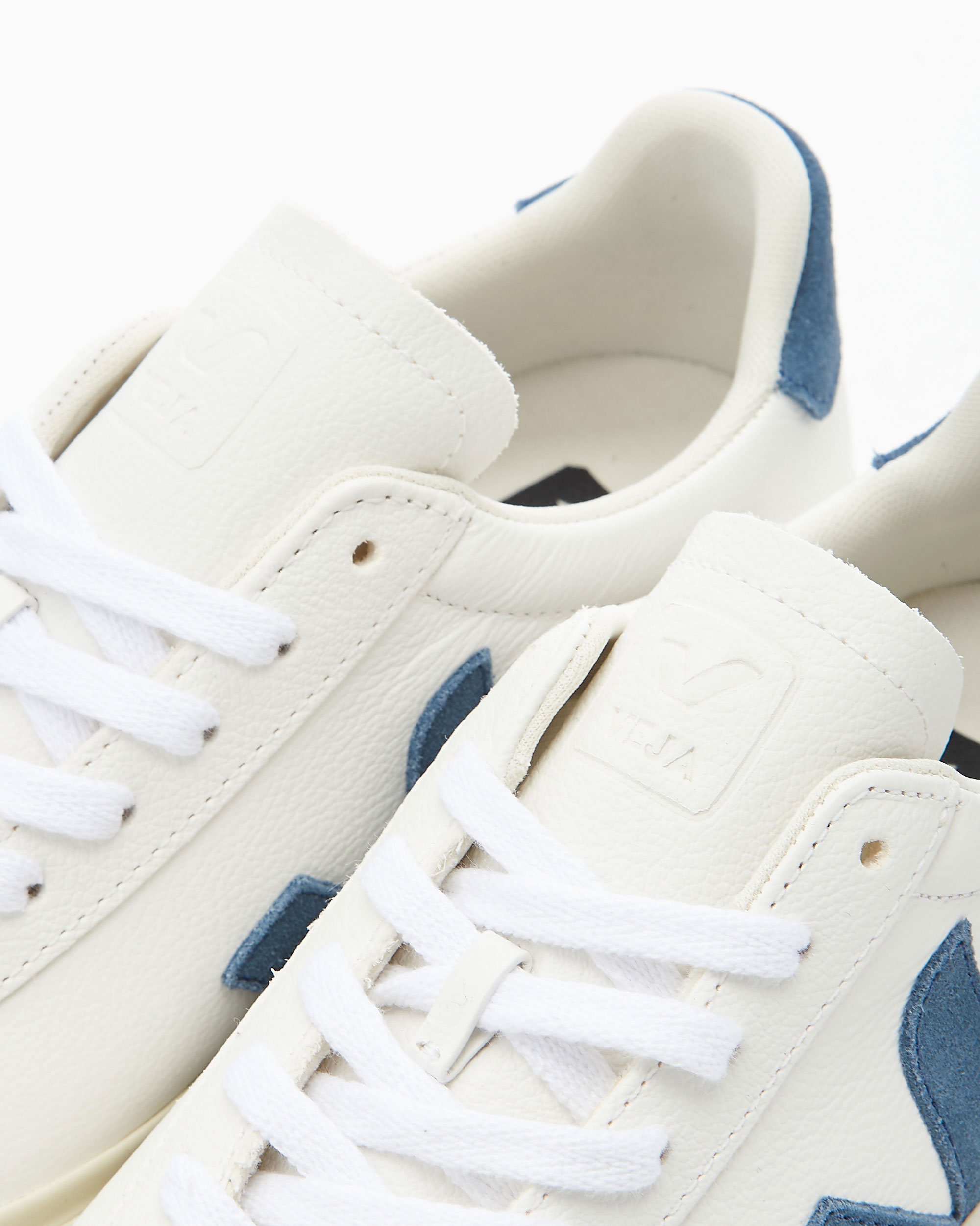 Veja Women s Campo ChromeFree Leather White CP0503121A Buy Online