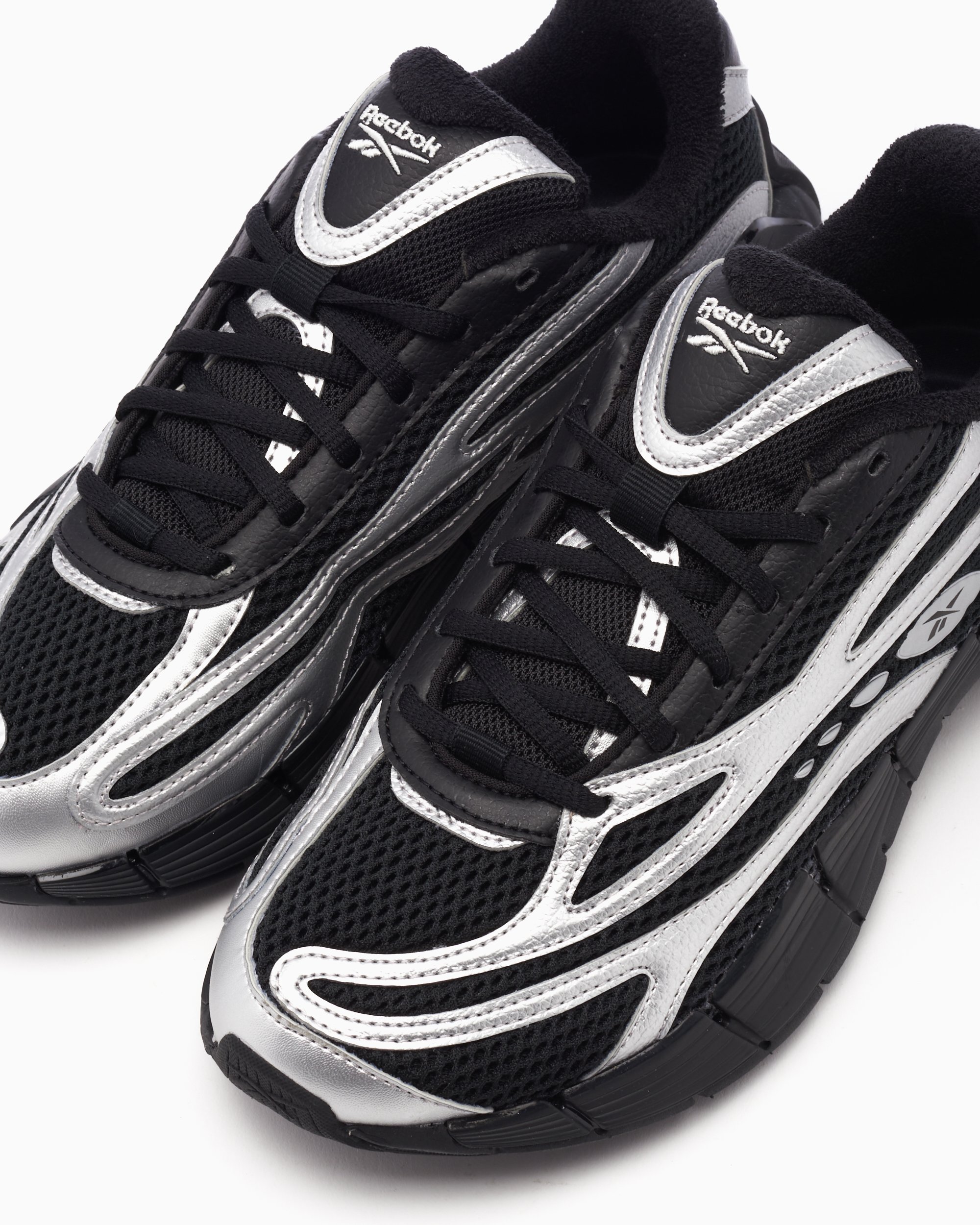 Reebok shoes 700 on sale