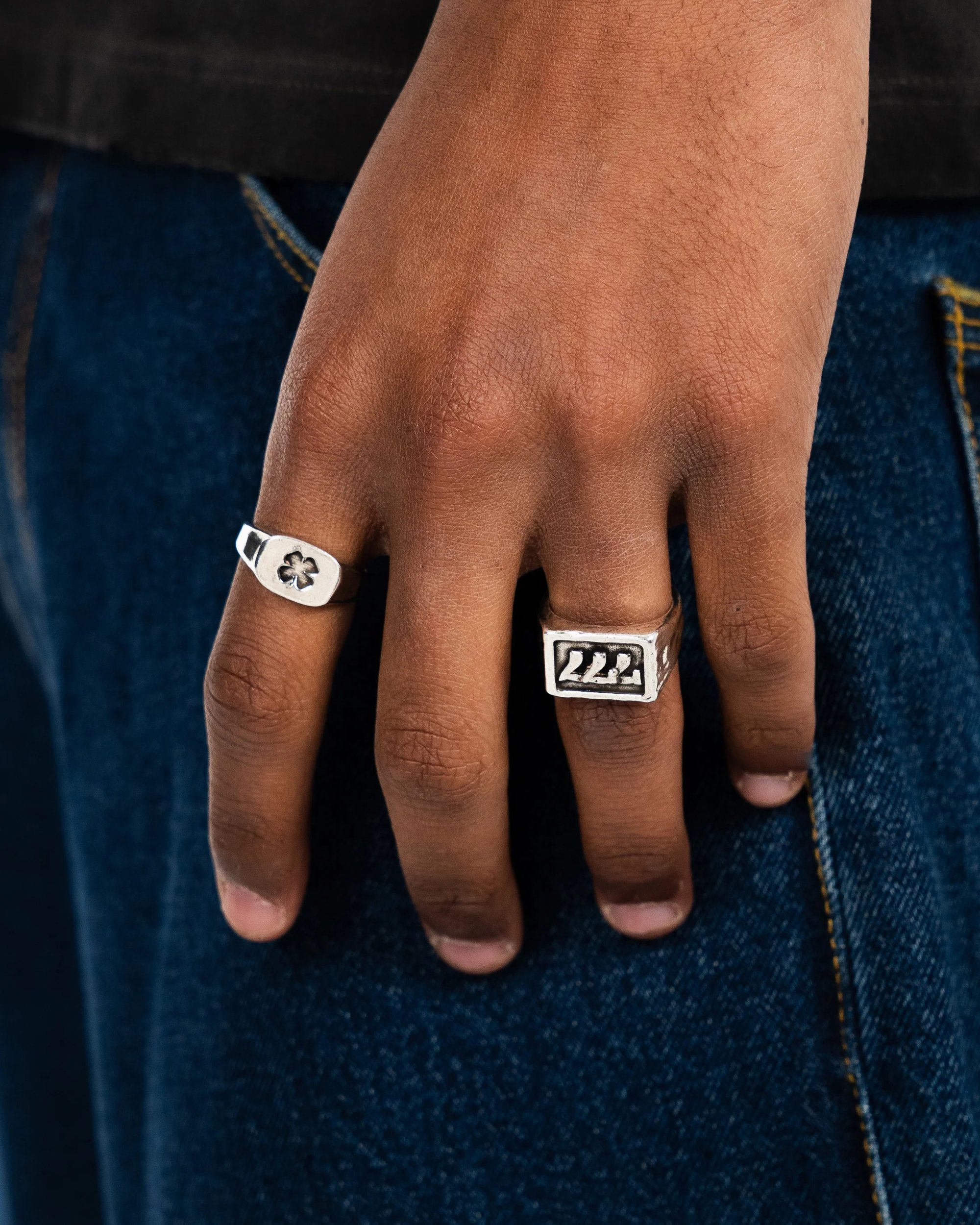 TwoJeys Clover Signet Ring Silver colored 20570100120 | FOOTDISTRICT