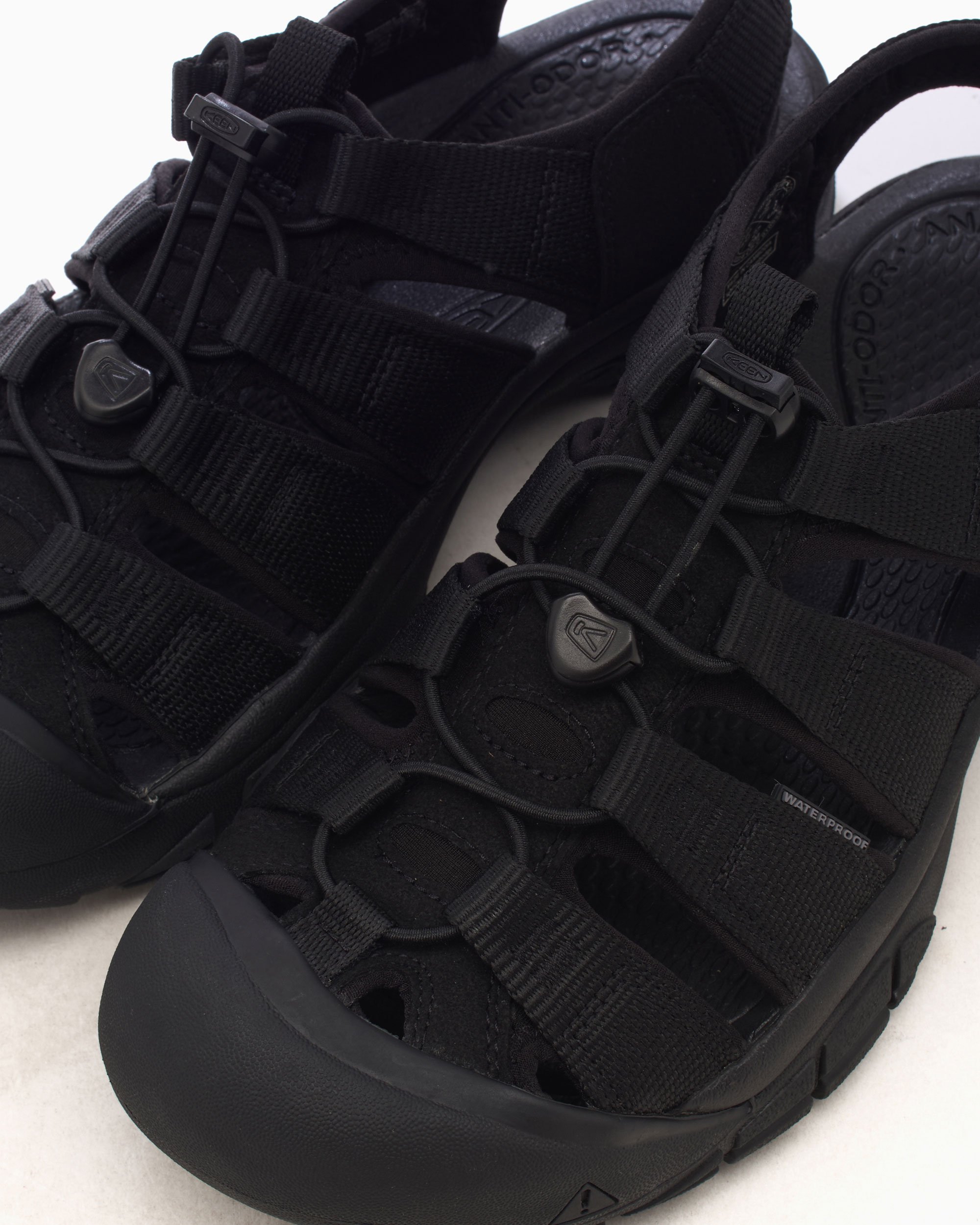 KEEN Newport H2 Black 1022258 | FOOTDISTRICT