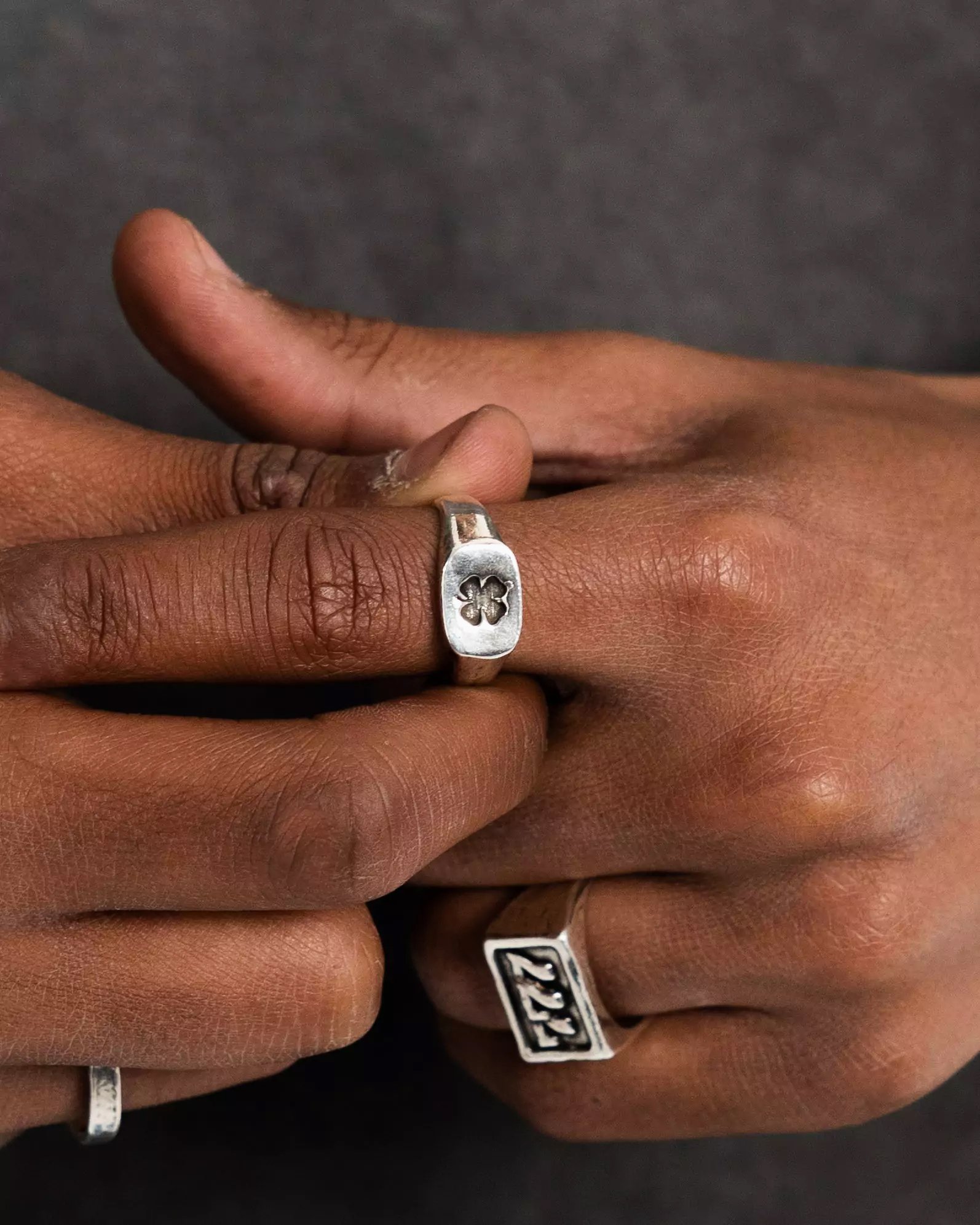 TwoJeys Clover Signet Ring Silver colored 20570100120 | FOOTDISTRICT