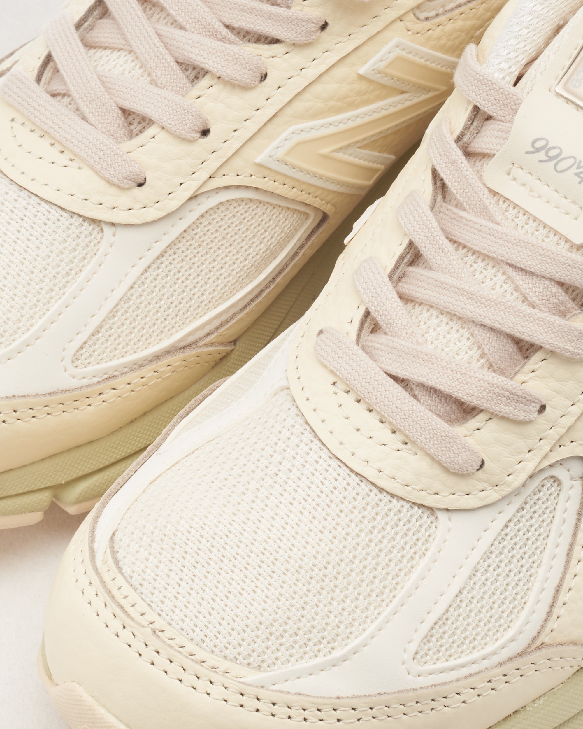 New balance 99v4 beige top