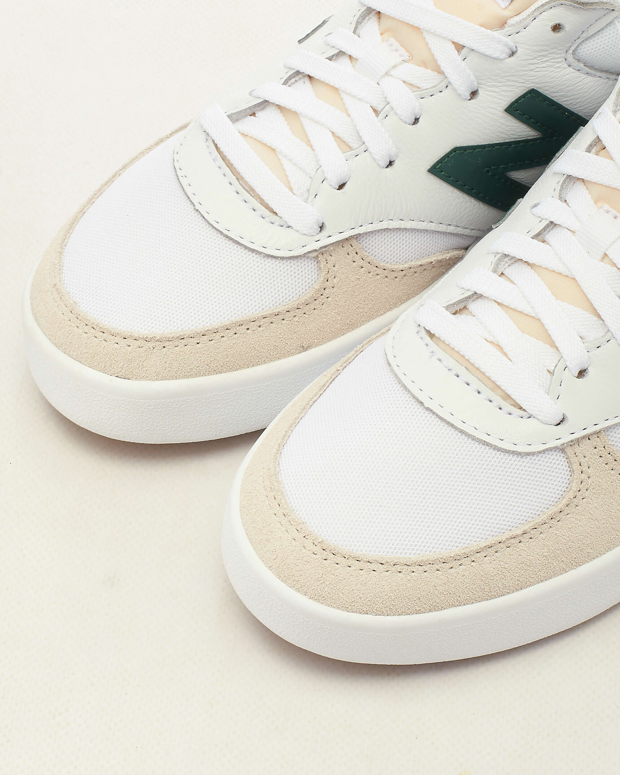New balance 300 suede court store trainers with copper trim in white