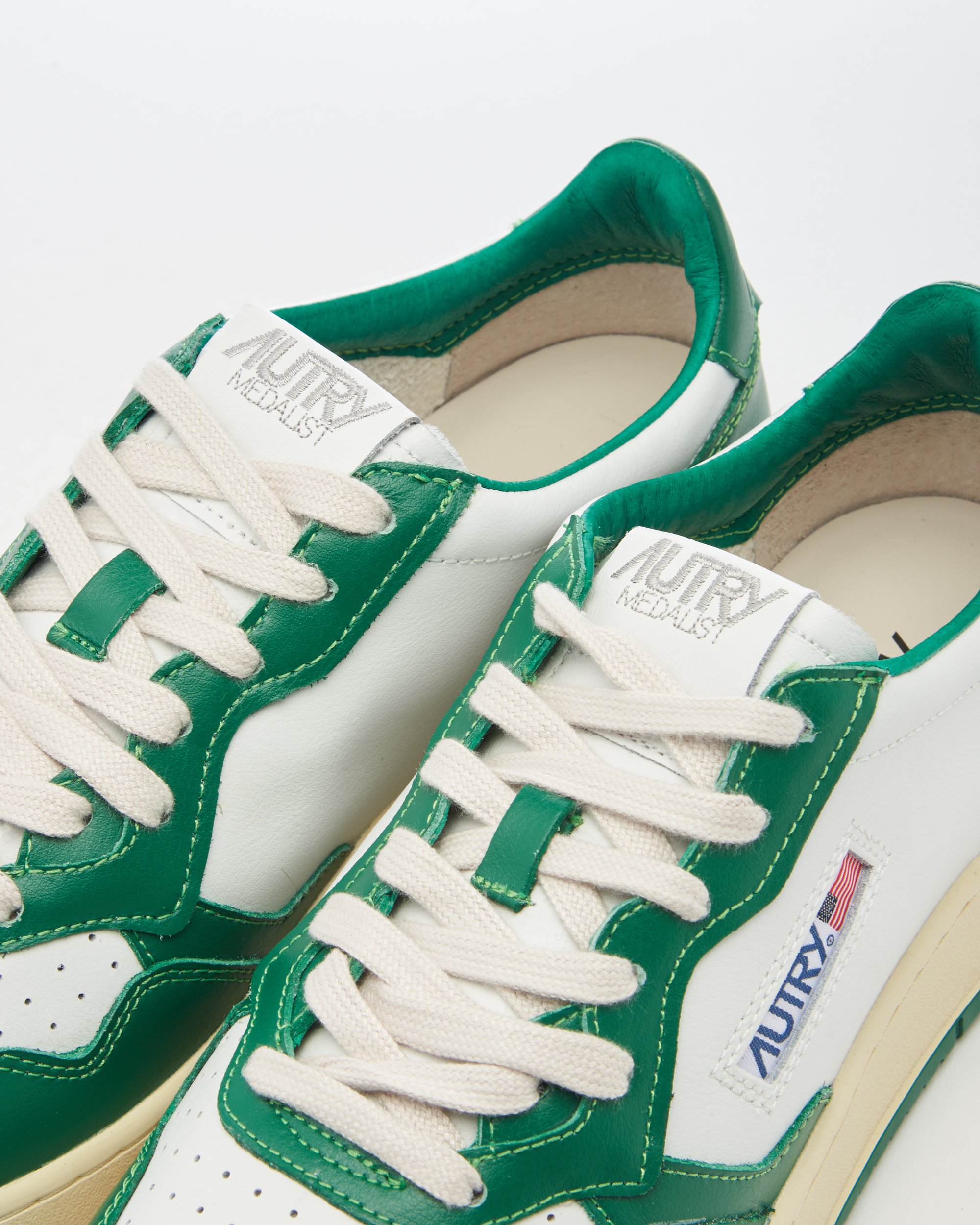 Autry Medalist Low Leather Green AULMWB03 | FOOTDISTRICT