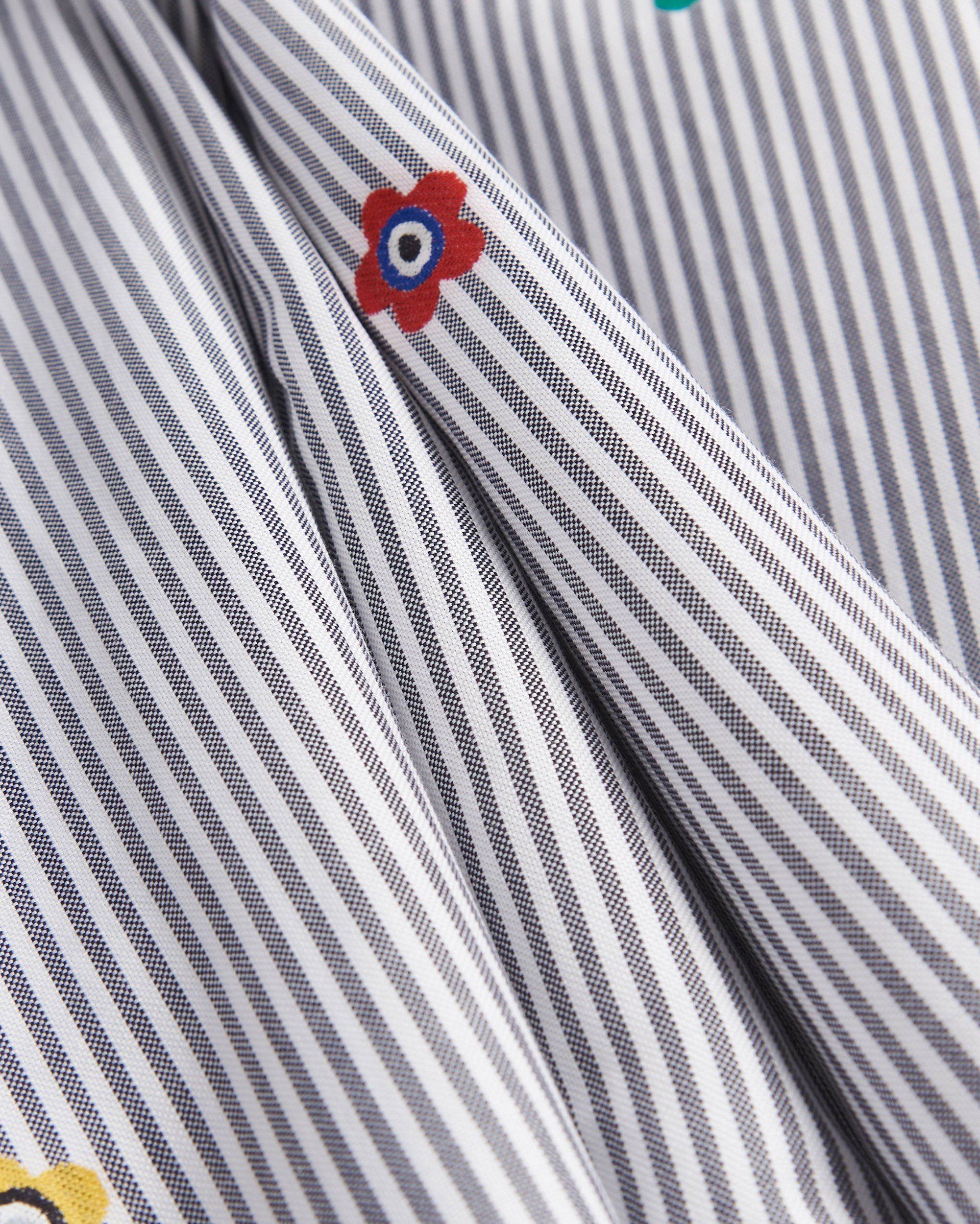 Kenzo Target Men s Oversized Shirt Azul Blanco FD65CH5079LJ 97 FOOTDISTRICT