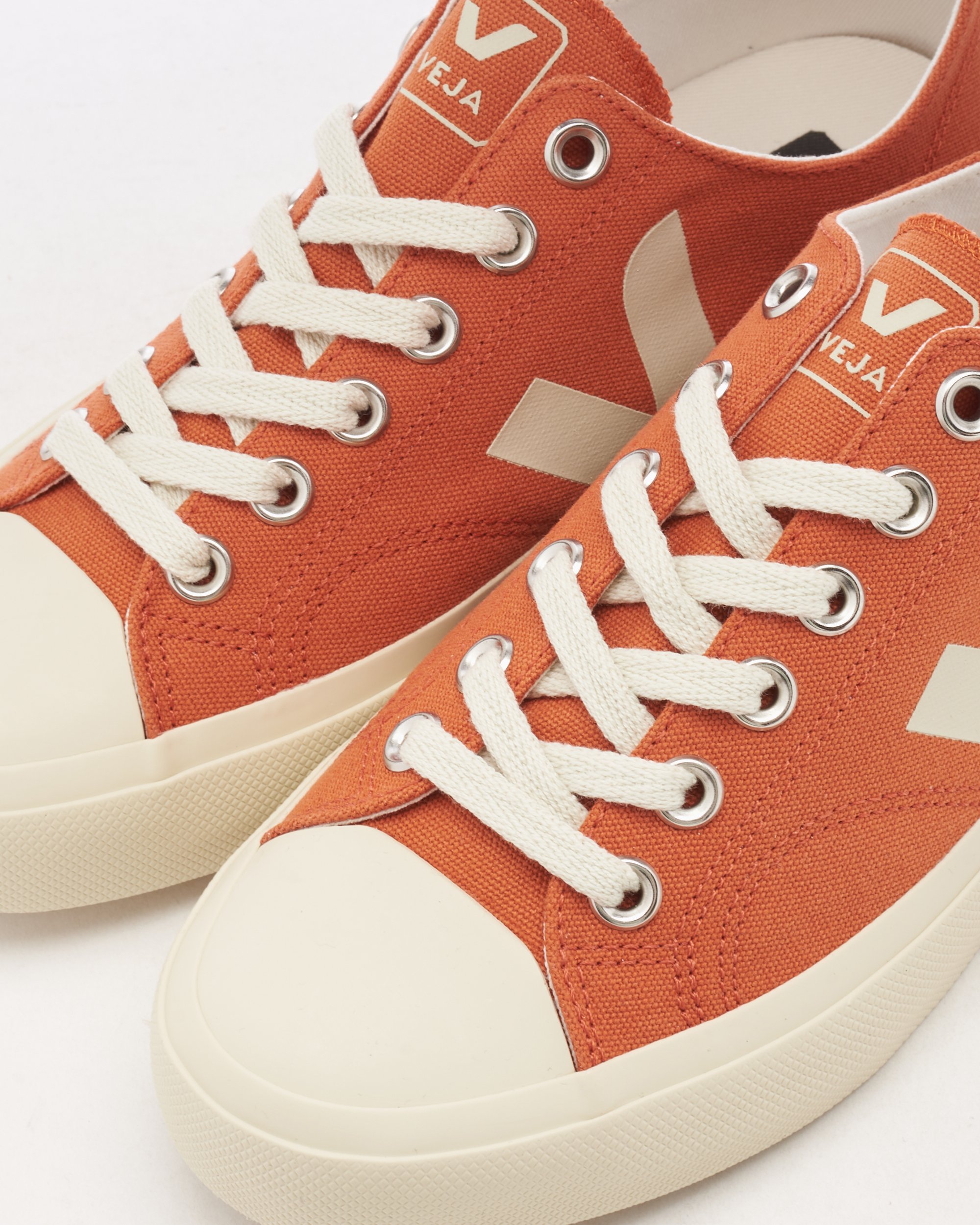 Veja Women s Wata II Low Orange PL0103513A FOOTDISTRICT