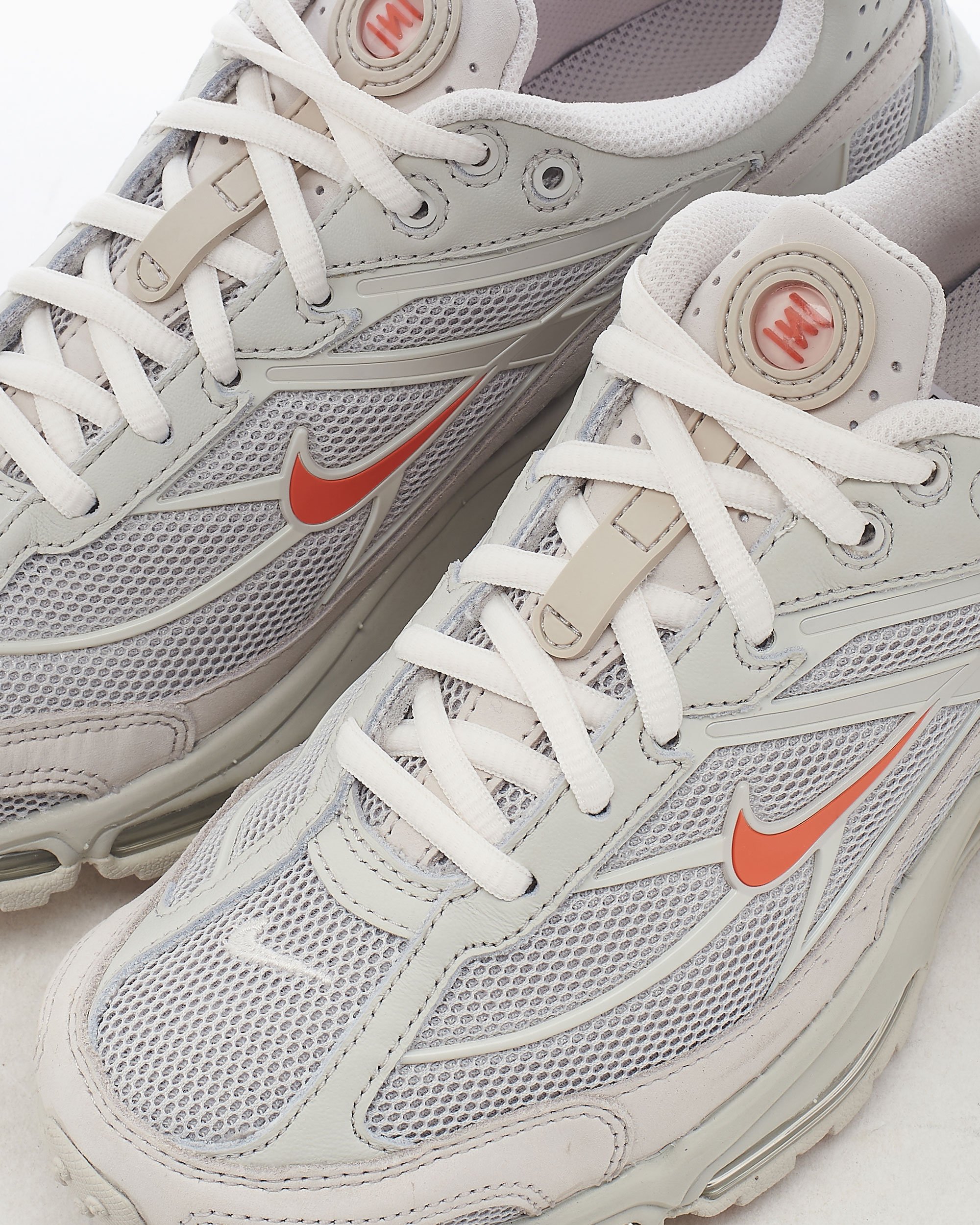 Womens nike shox running shoes discount