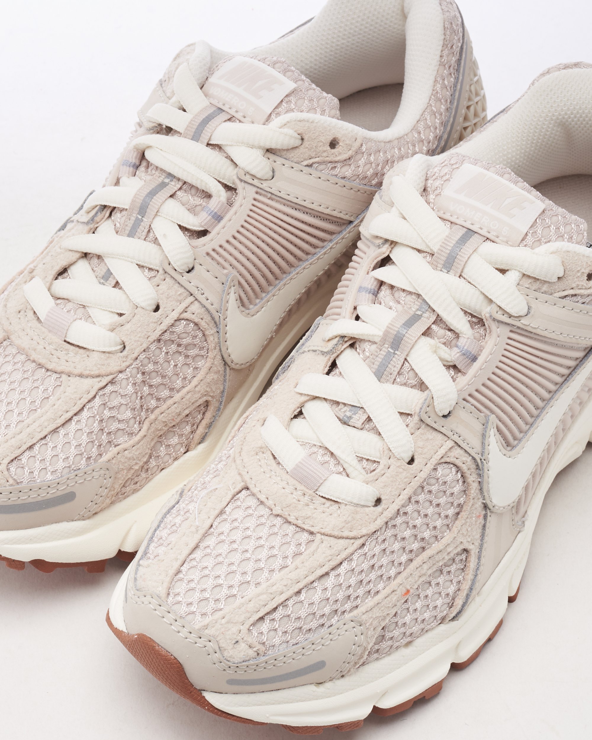 Nike Women s Zoom Vomero 5 Light Orewood Brown Gris Blanco FZ3780 101 FOOTDISTRICT