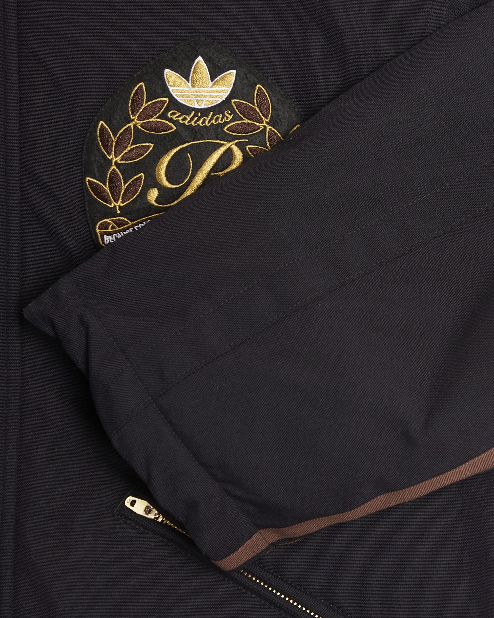 Adidas jassen gouden store