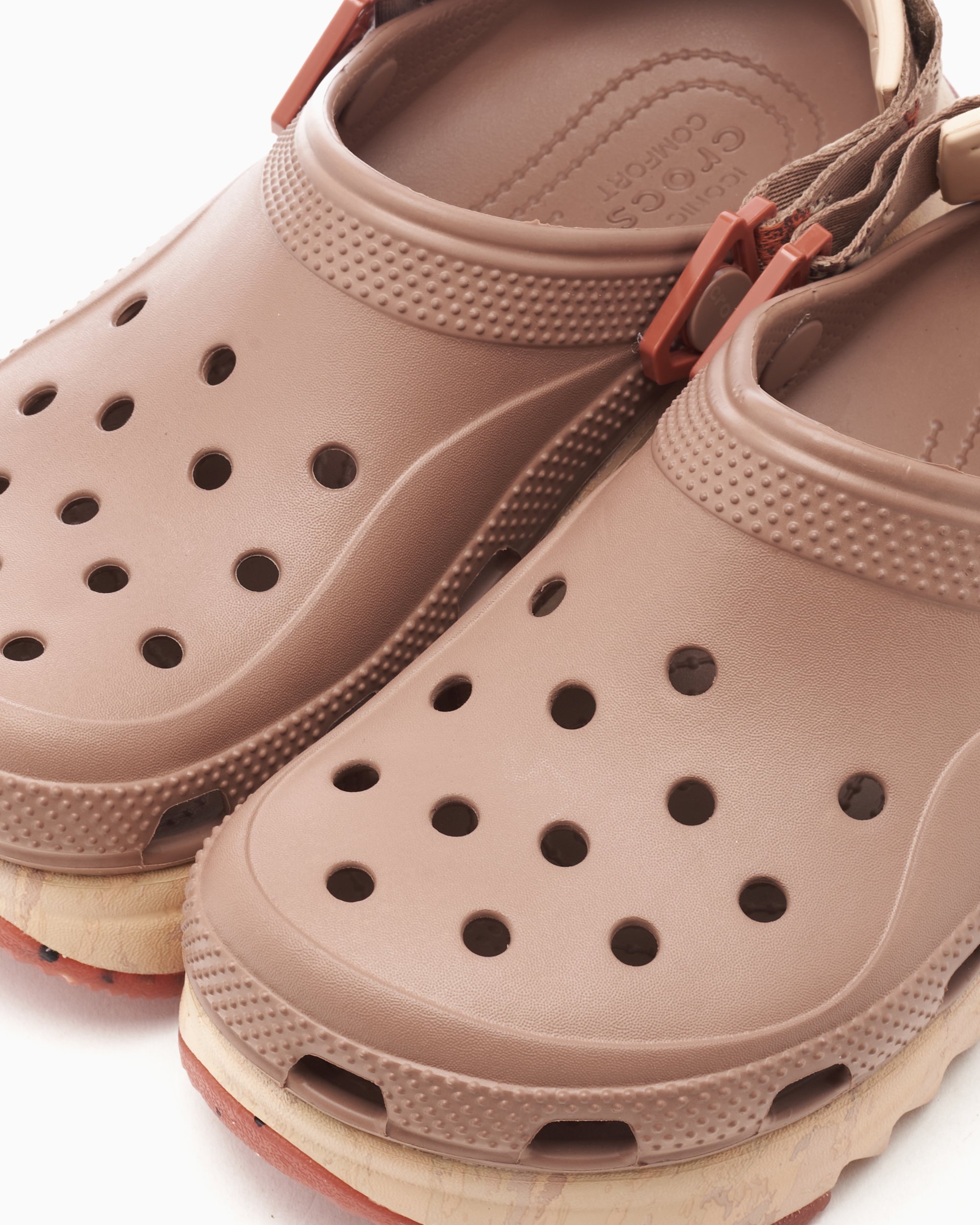 Crocs melon sales color