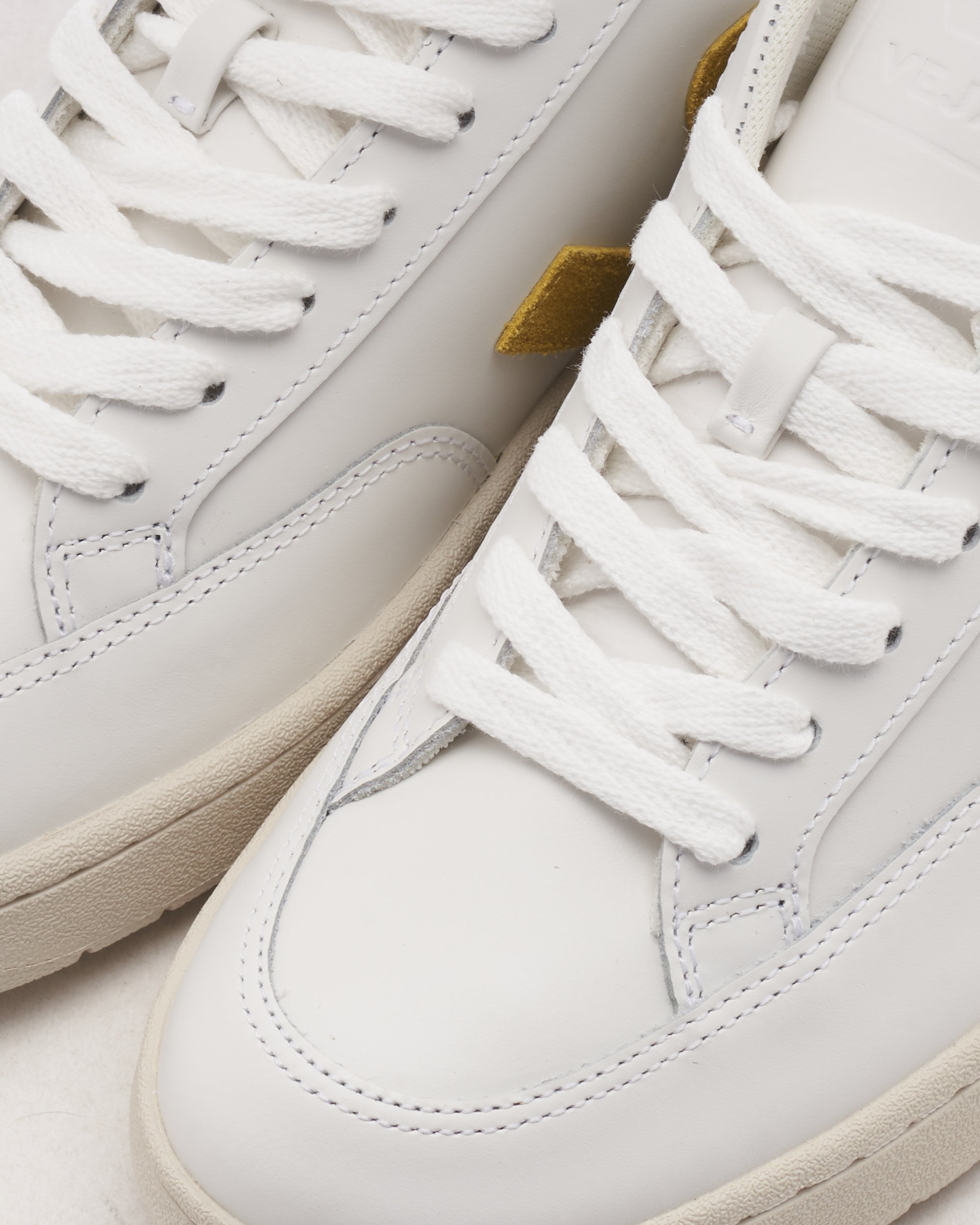 Veja Women s V 12 Leather White XD0203677A FOOTDISTRICT