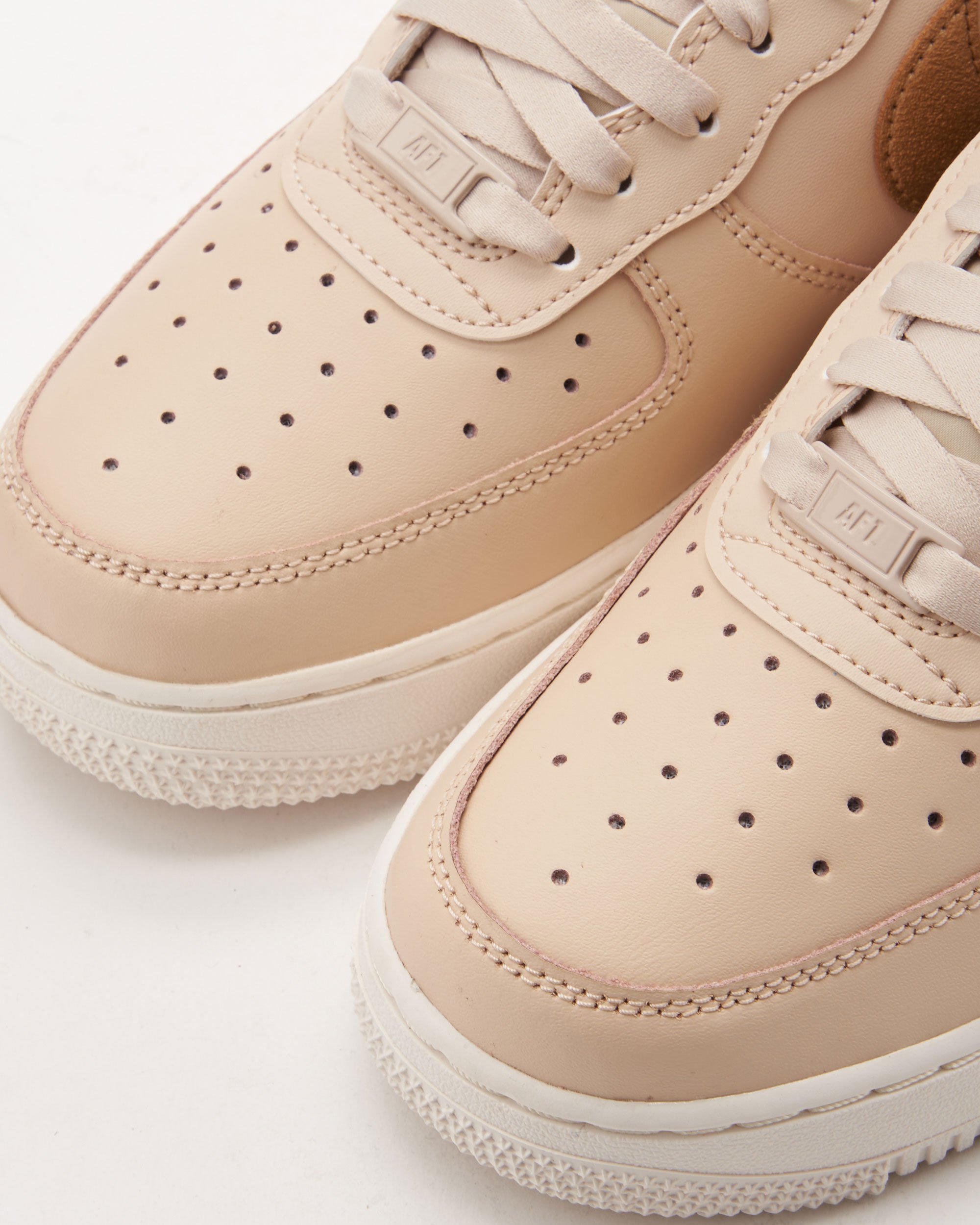 Nike Women s Air Force 1 07