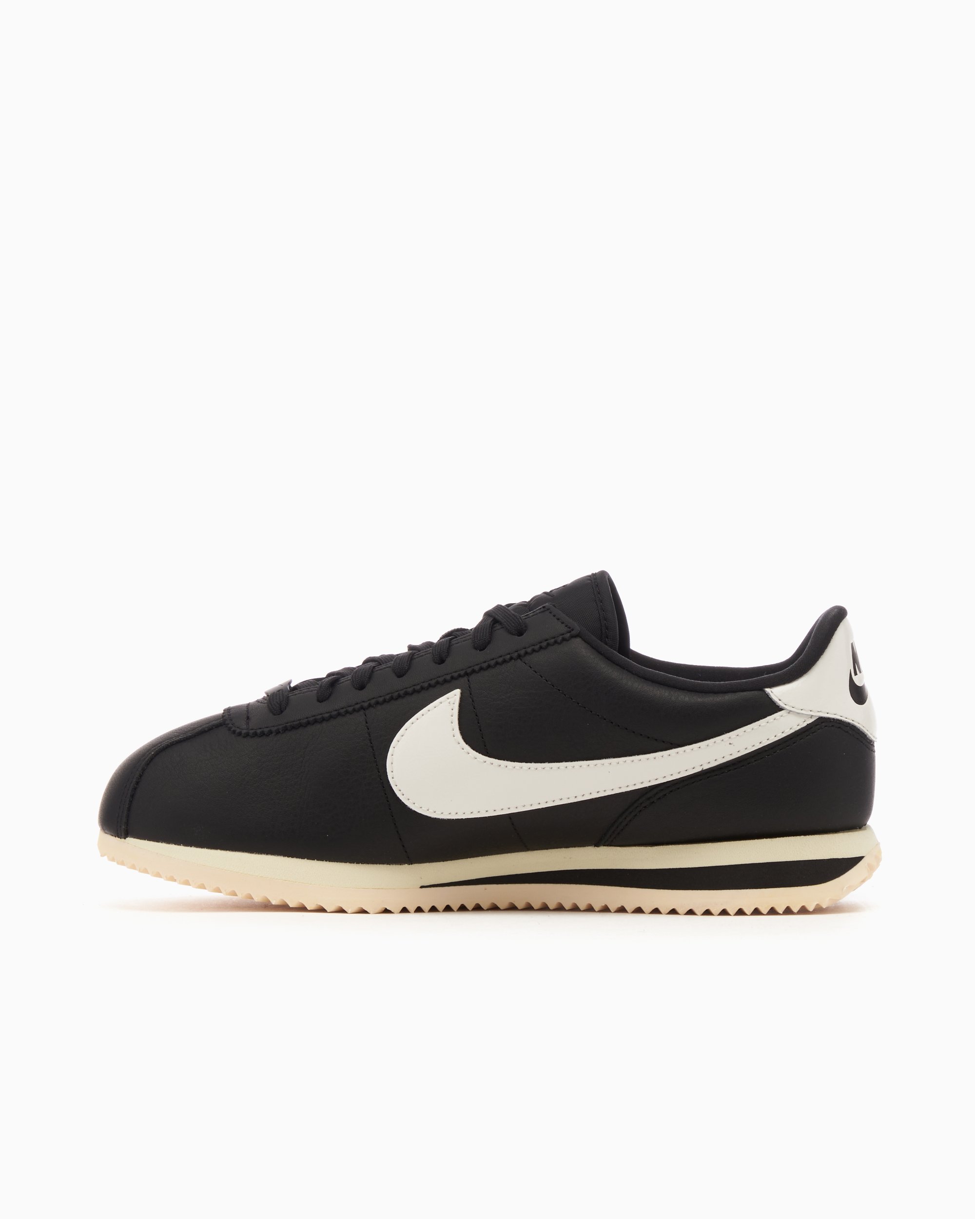 Nike Cortez 23 Premium Black And Sail Zwart FB6877 001 FOOTDISTRICT