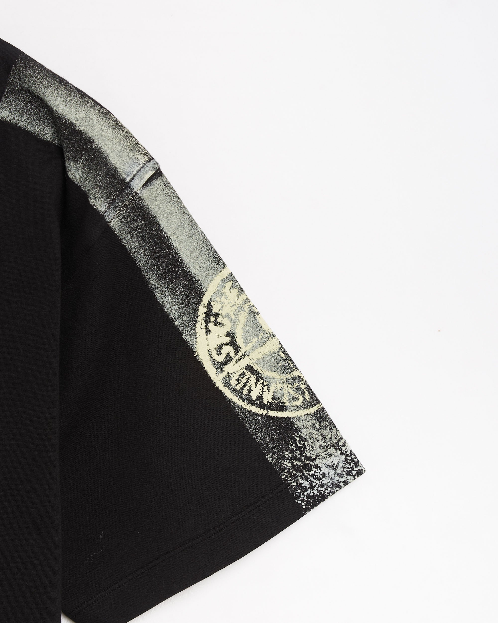 Stone Island Men's T-Shirt Black 80152RC85-V0029 | FOOTDISTRICT