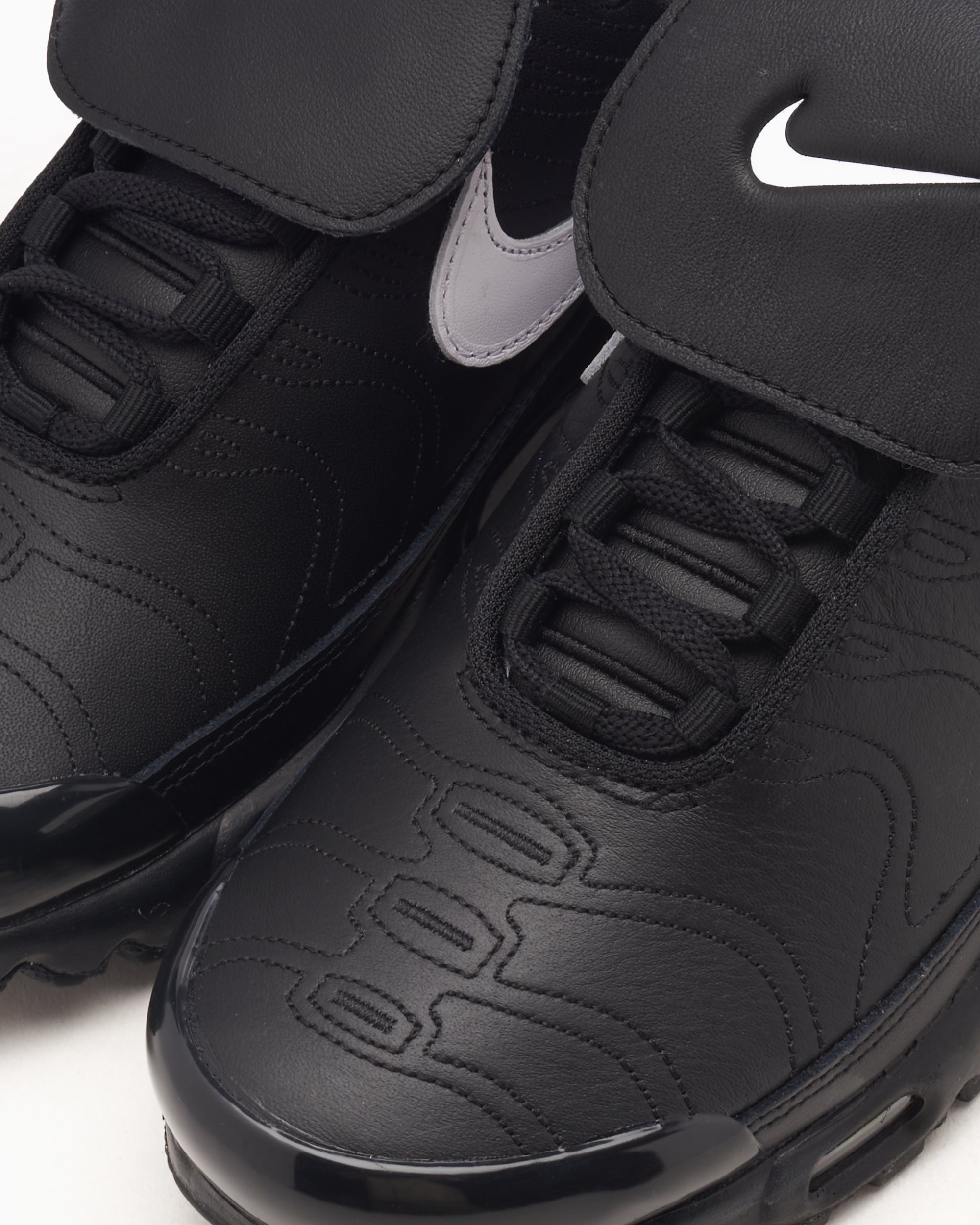 Nike Women s Air Max Plus Tiempo Black Black HF0074 001 FOOTDISTRICT