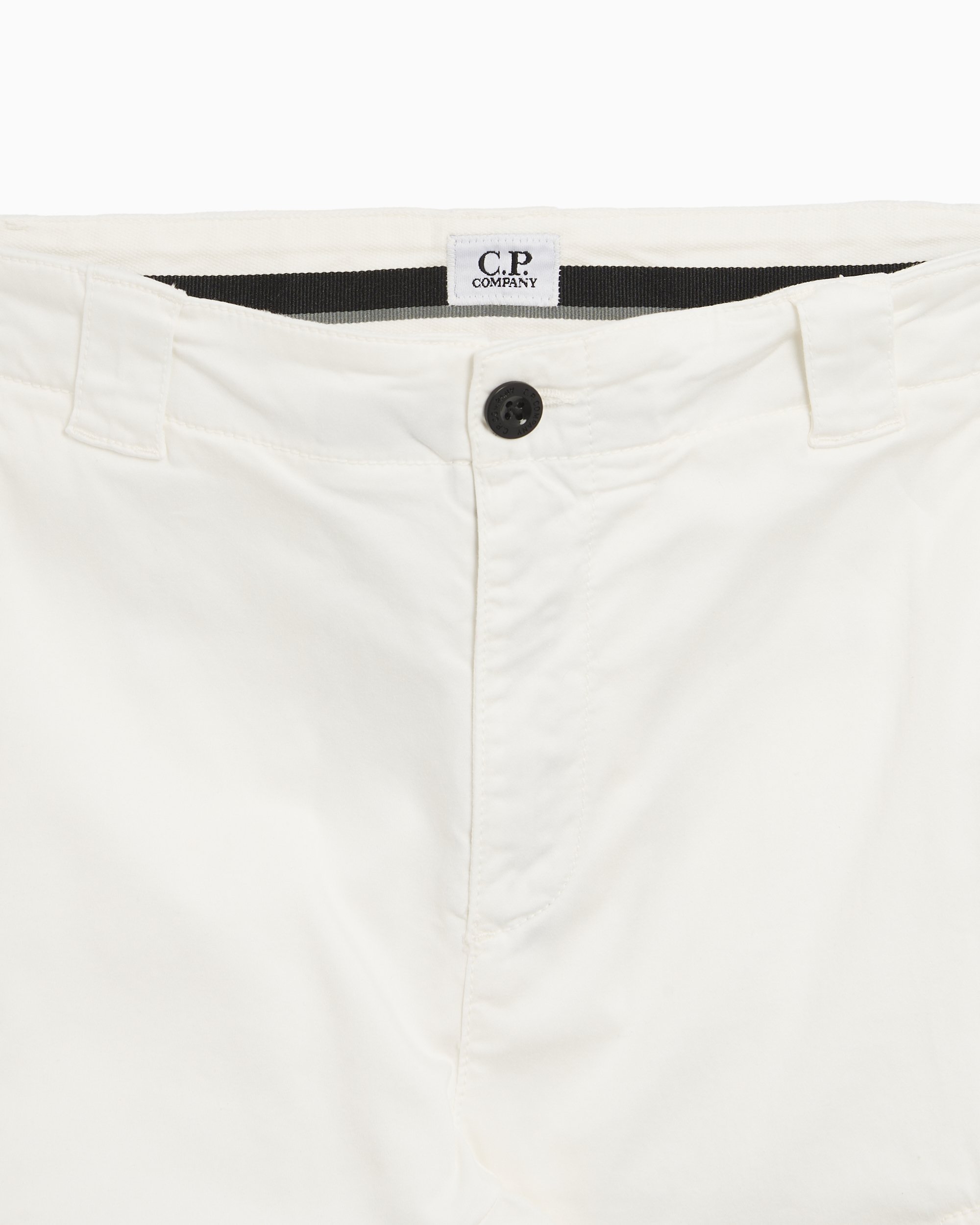 C.P. Company logo-plaque cargo shorts - White