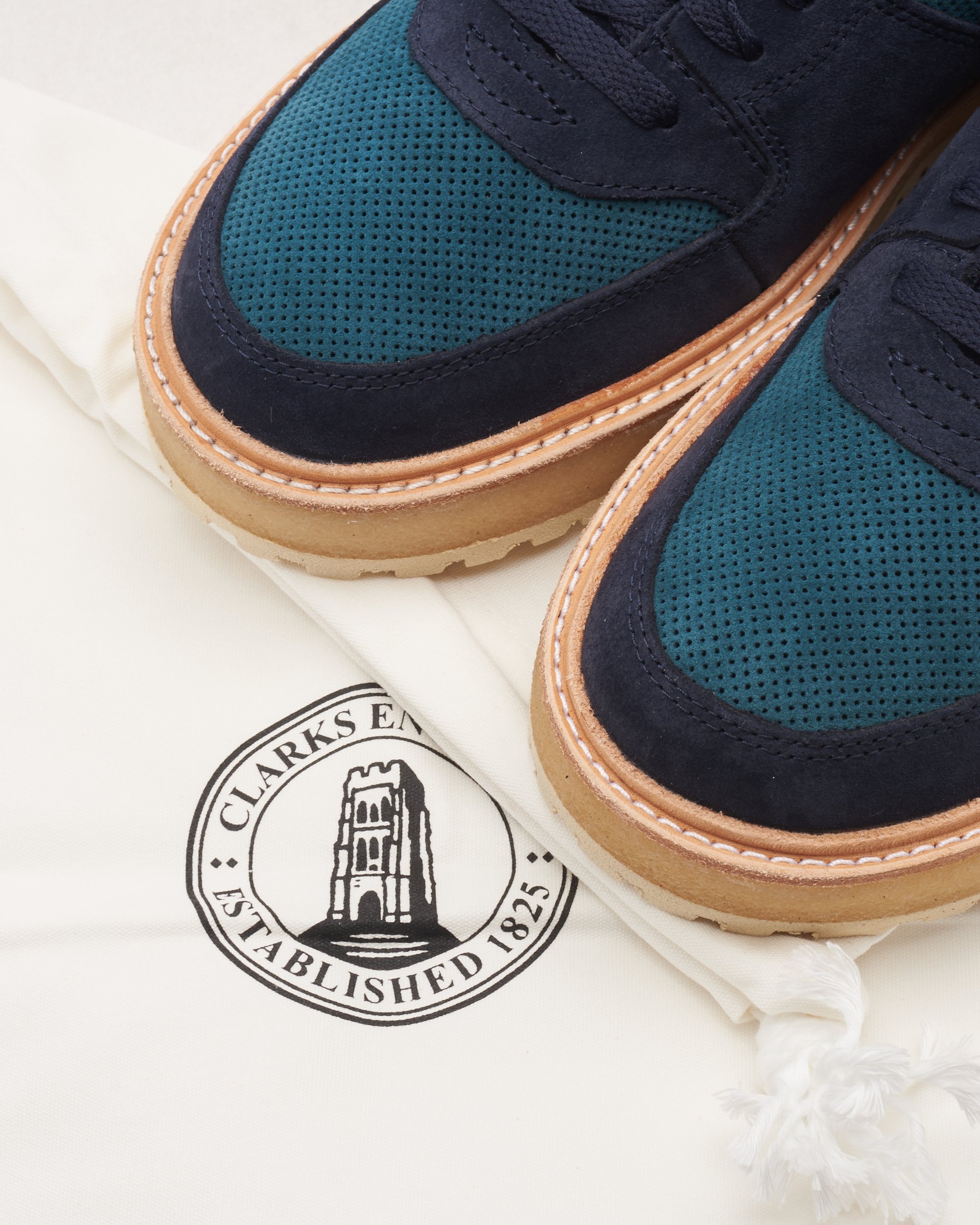 Clarks nike shoes discount