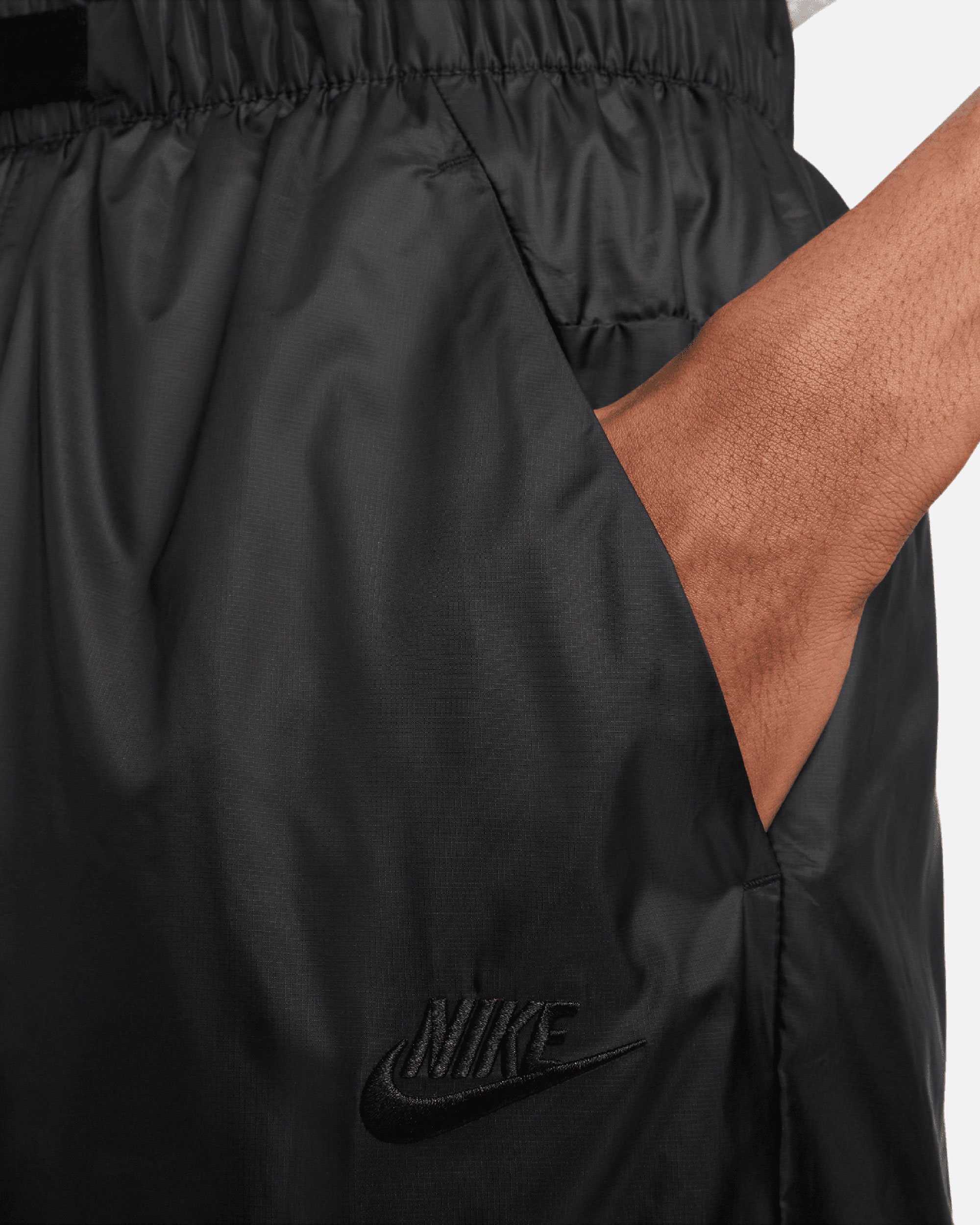 nike woven joggers black