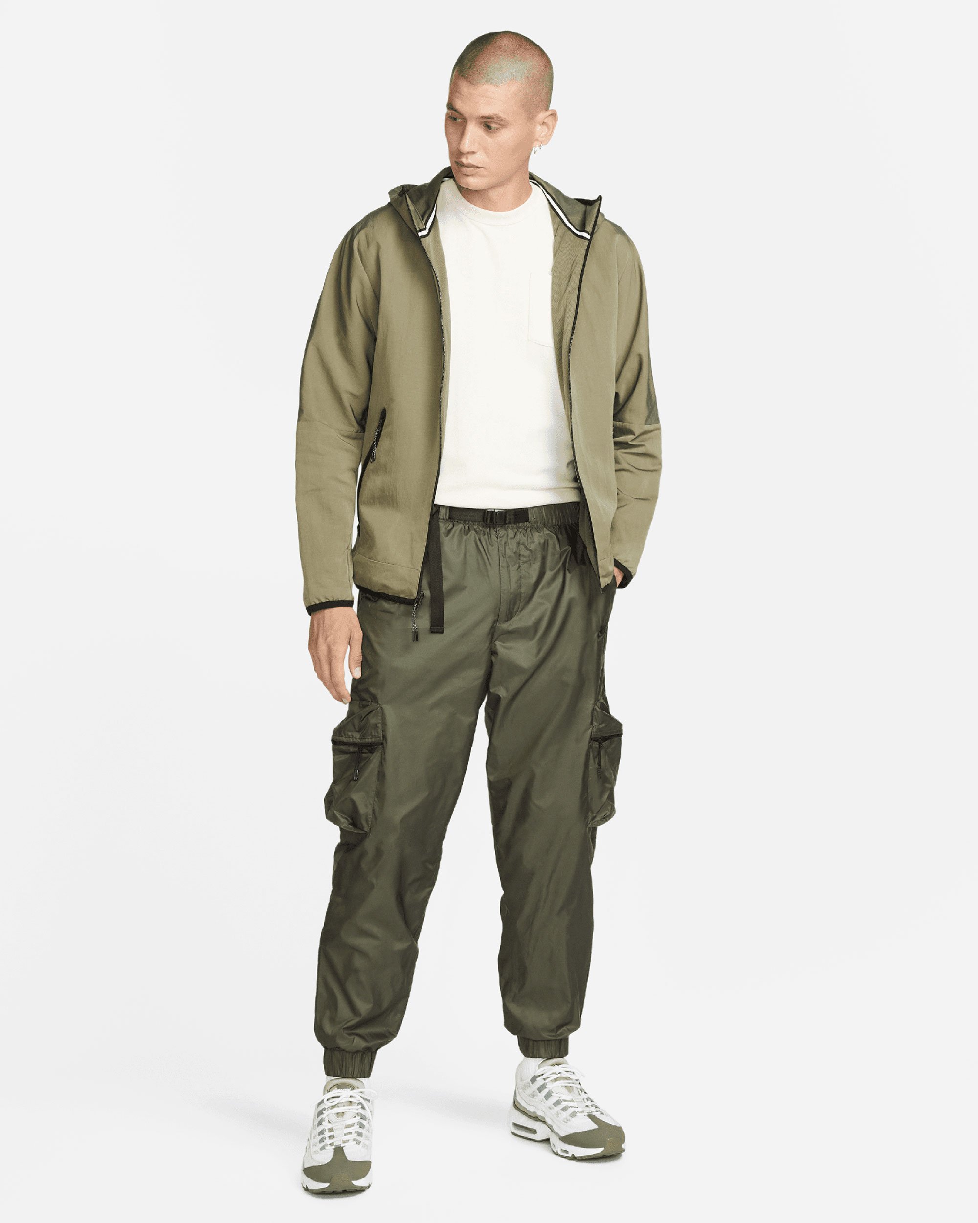 Nike Tech Men s Lined Woven Pants Verde FB7911 325 FOOTDISTRICT