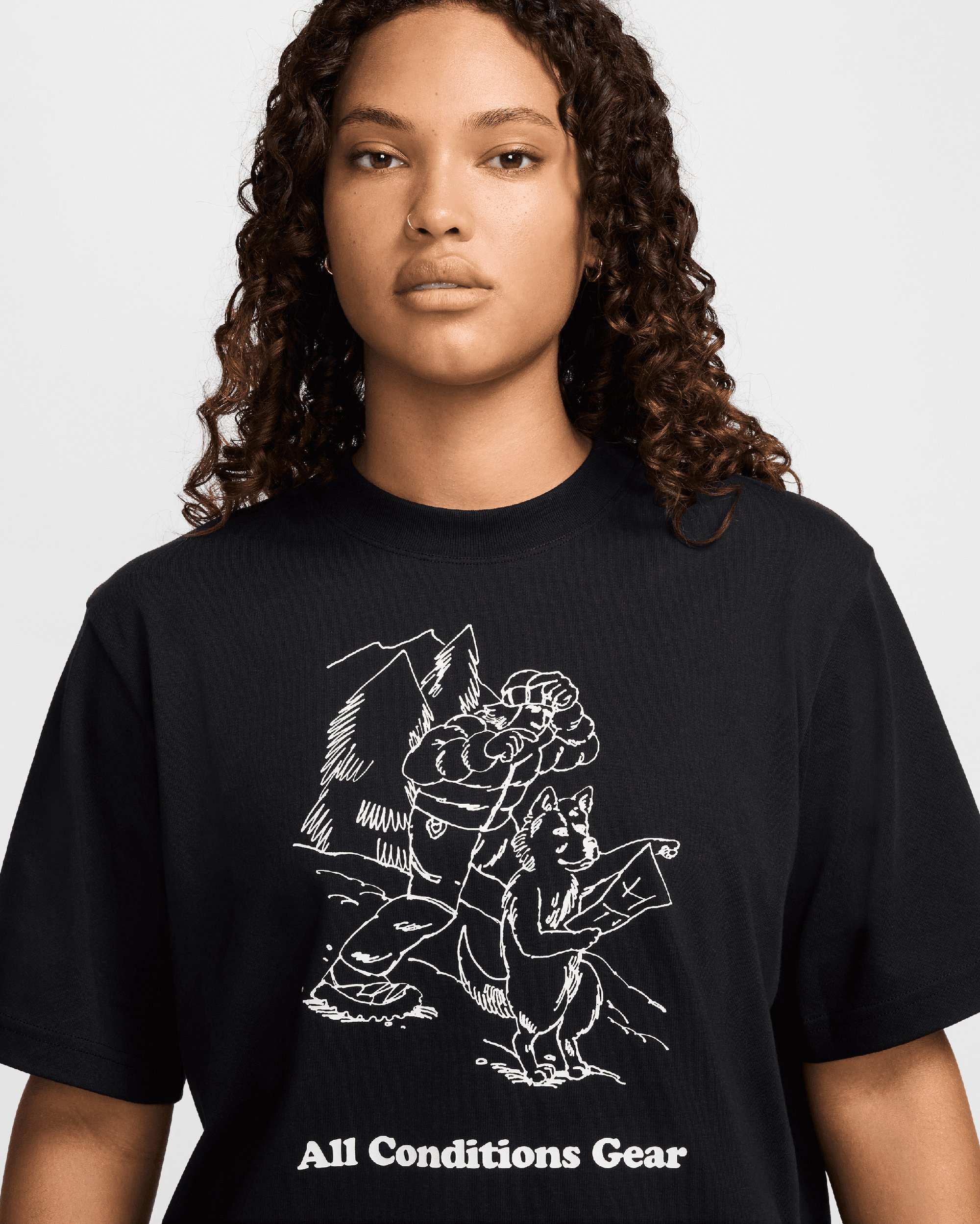 Nike ACG Women s Loose Graphic T Shirt Noir FV7325 010 FOOTDISTRICT