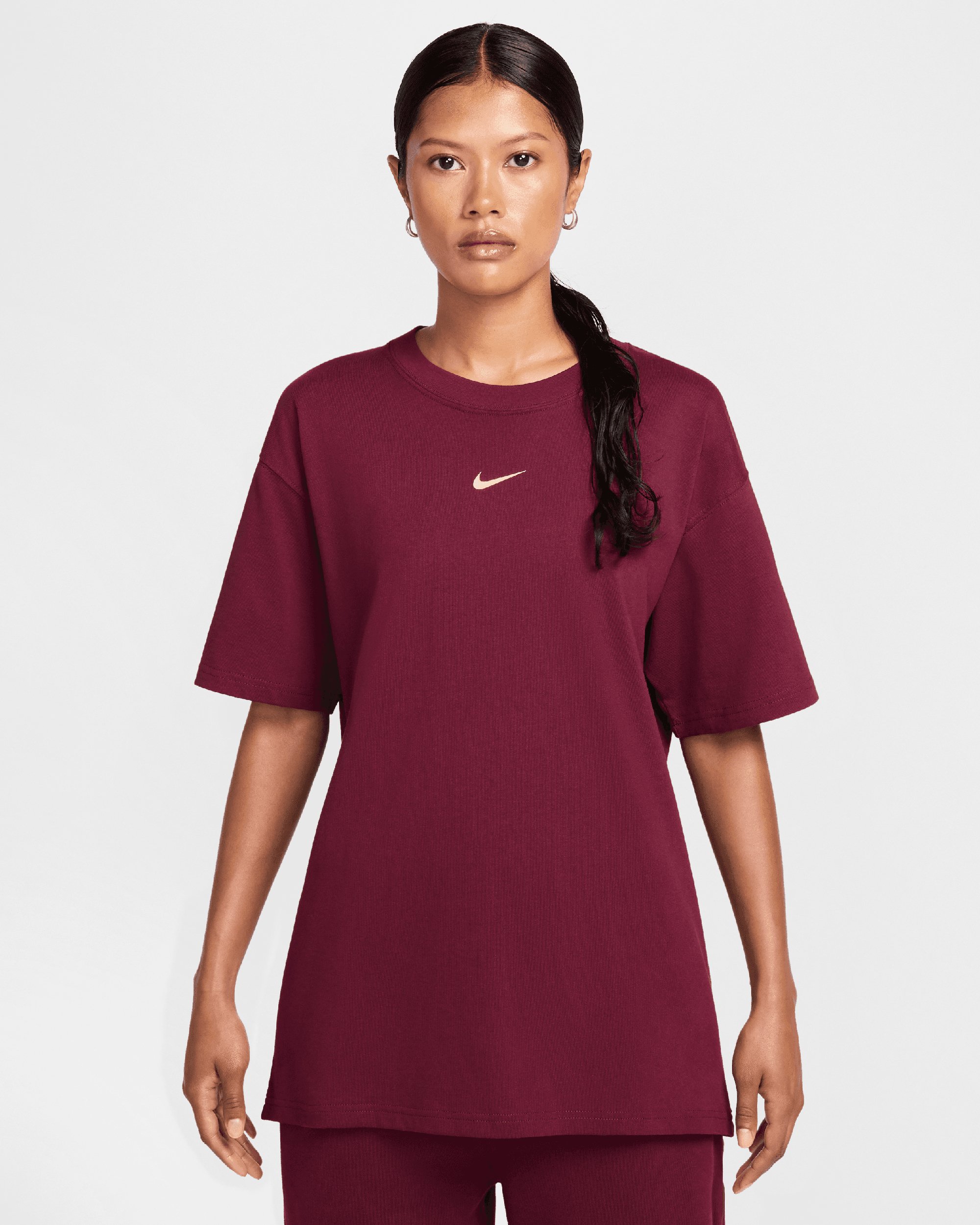 burgundy nike t shirt