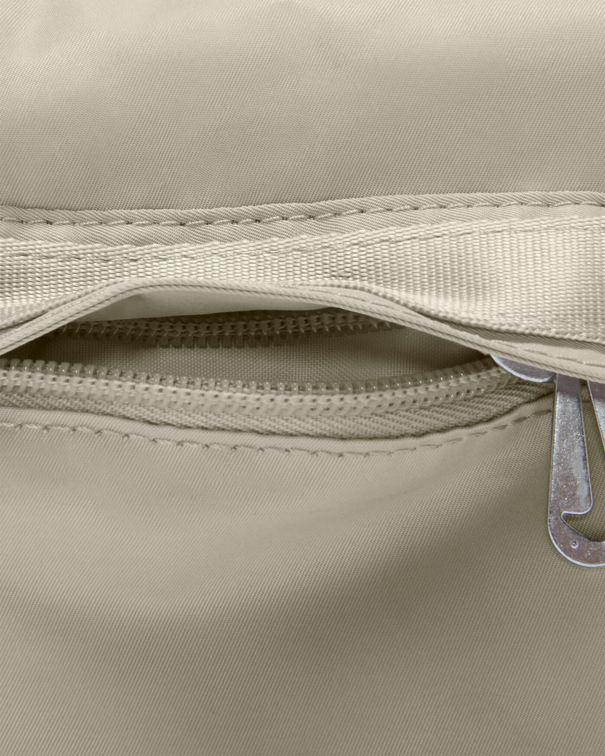 Cartera best sale nike beige