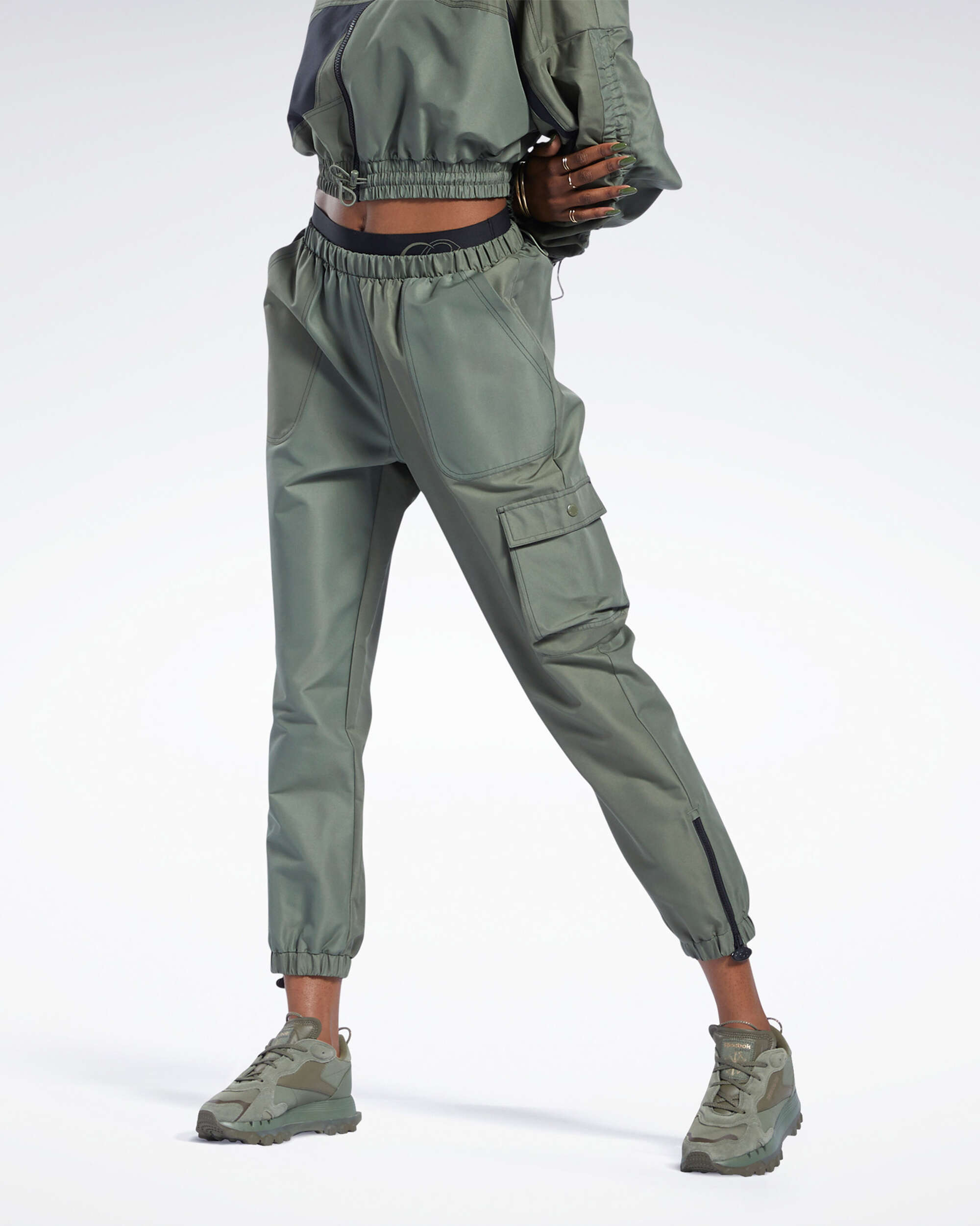 Pantalones reebok olive deals