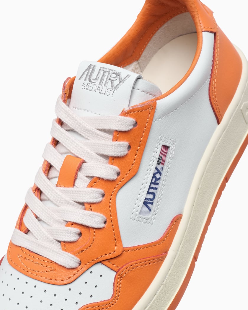 Autry Women's Medalist Low Leather Orange AULWWB66 | FOOTDISTRICT